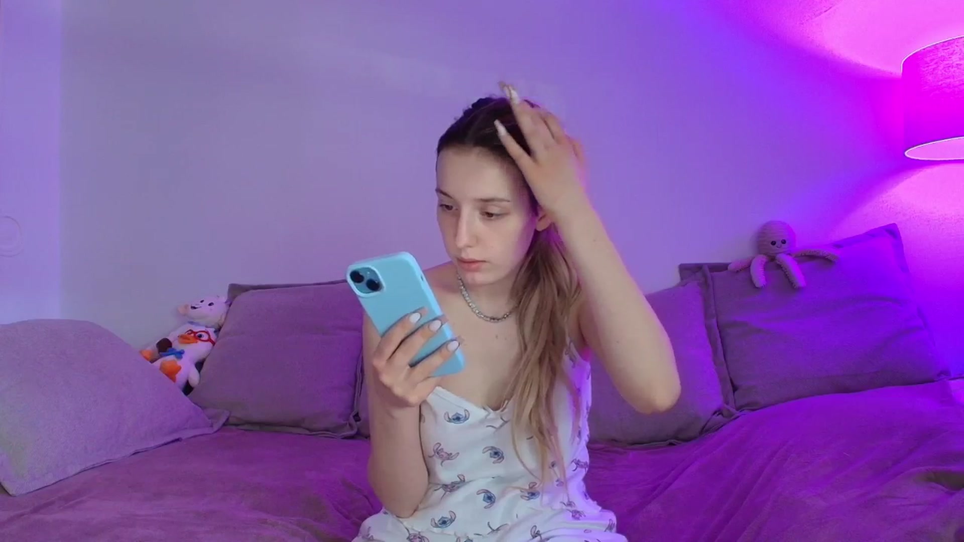 Gallery image thumbnail from Elenaxkiss's myfreecams stream on, 04/07/2026, 11:20 image 10 of 20