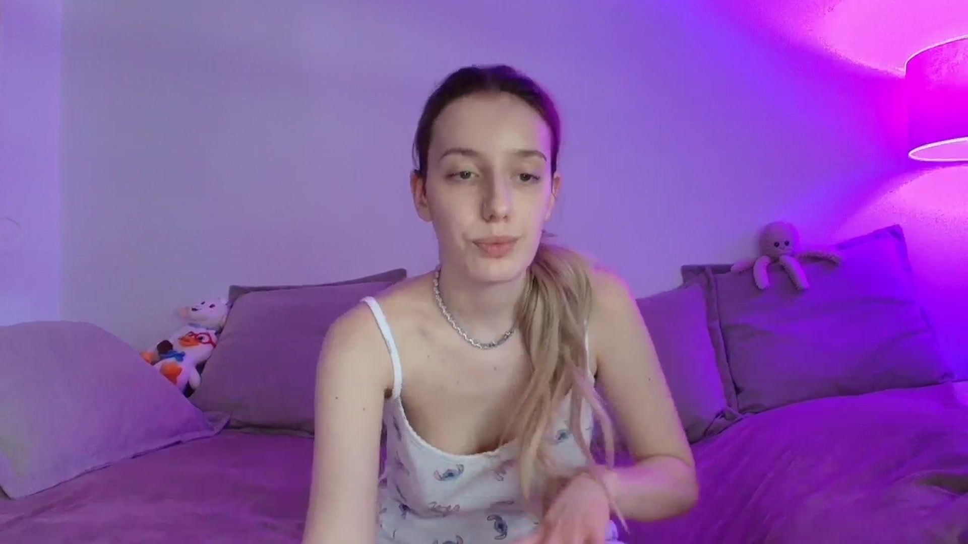 Gallery image thumbnail from Elenaxkiss's myfreecams stream on, 04/07/2026, 11:20 image 14 of 20
