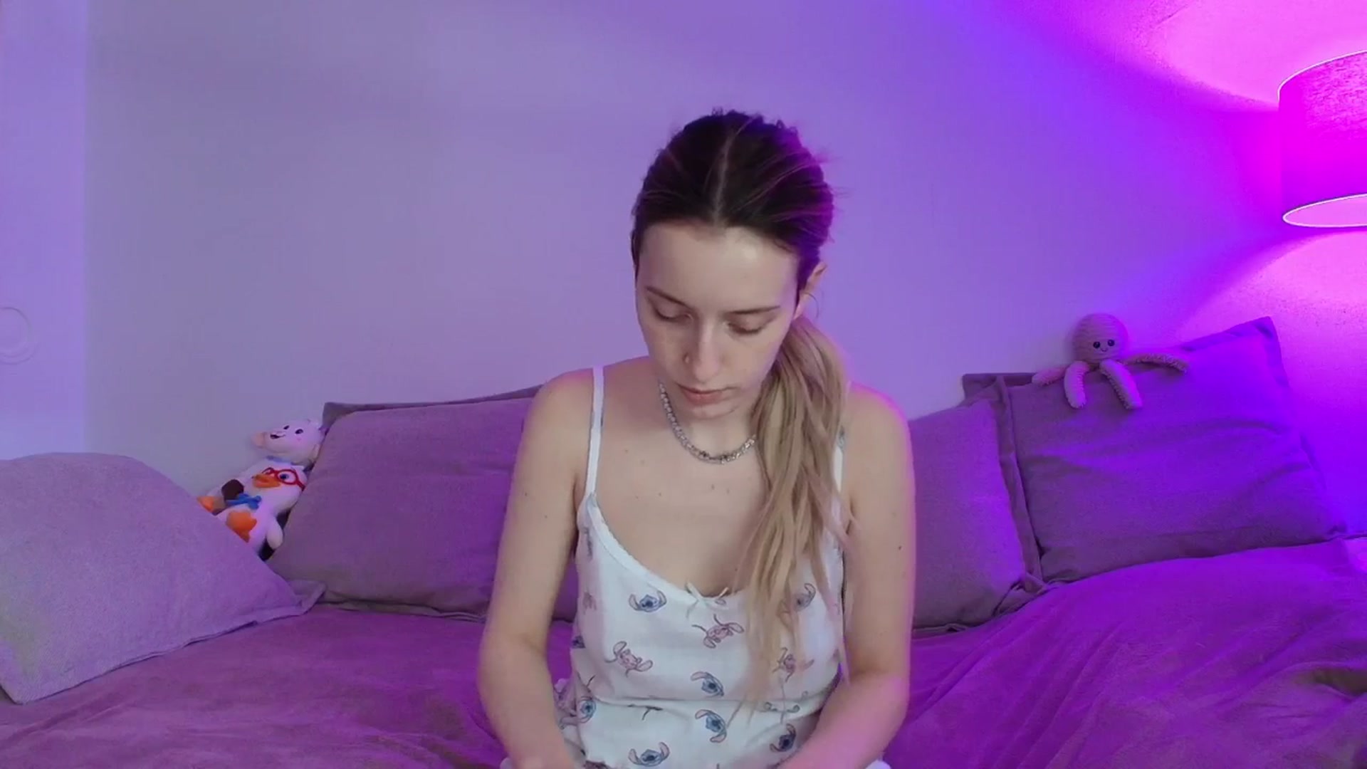 Gallery image thumbnail from Elenaxkiss's myfreecams stream on, 04/07/2026, 11:20 image 6 of 20