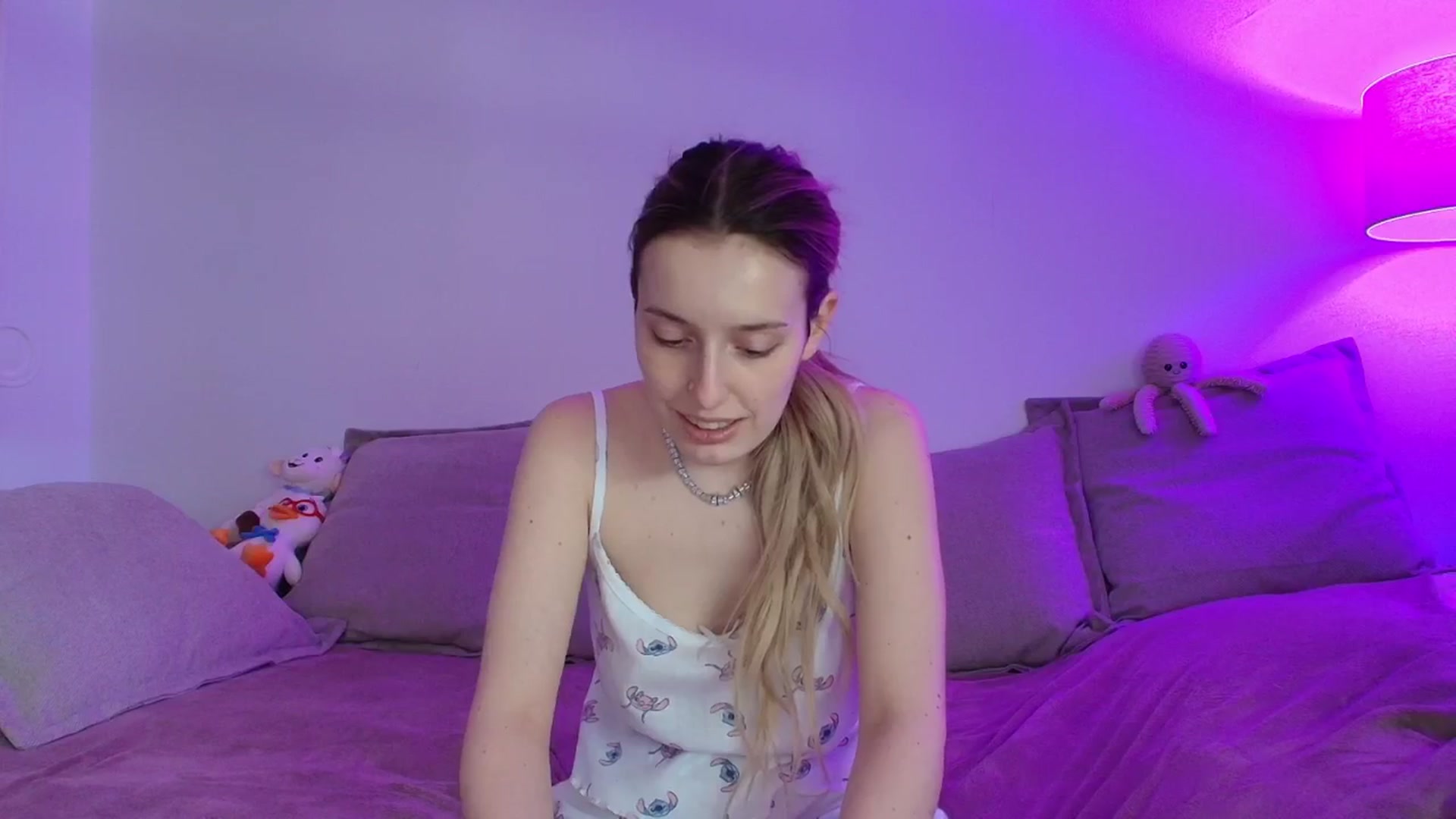 Gallery image thumbnail from Elenaxkiss's myfreecams stream on, 04/07/2026, 11:20 image 8 of 20