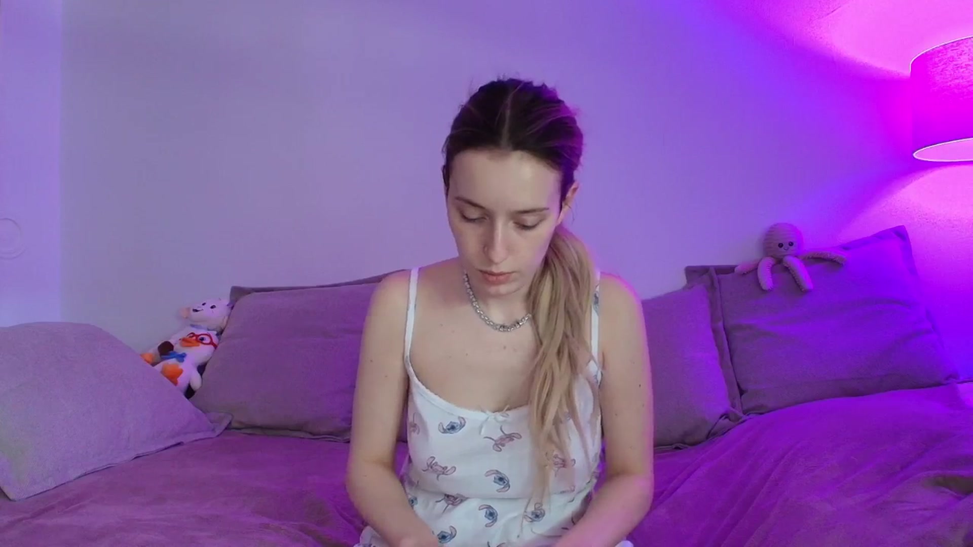 Gallery image thumbnail from Elenaxkiss's myfreecams stream on, 04/07/2026, 11:20 image 11 of 20