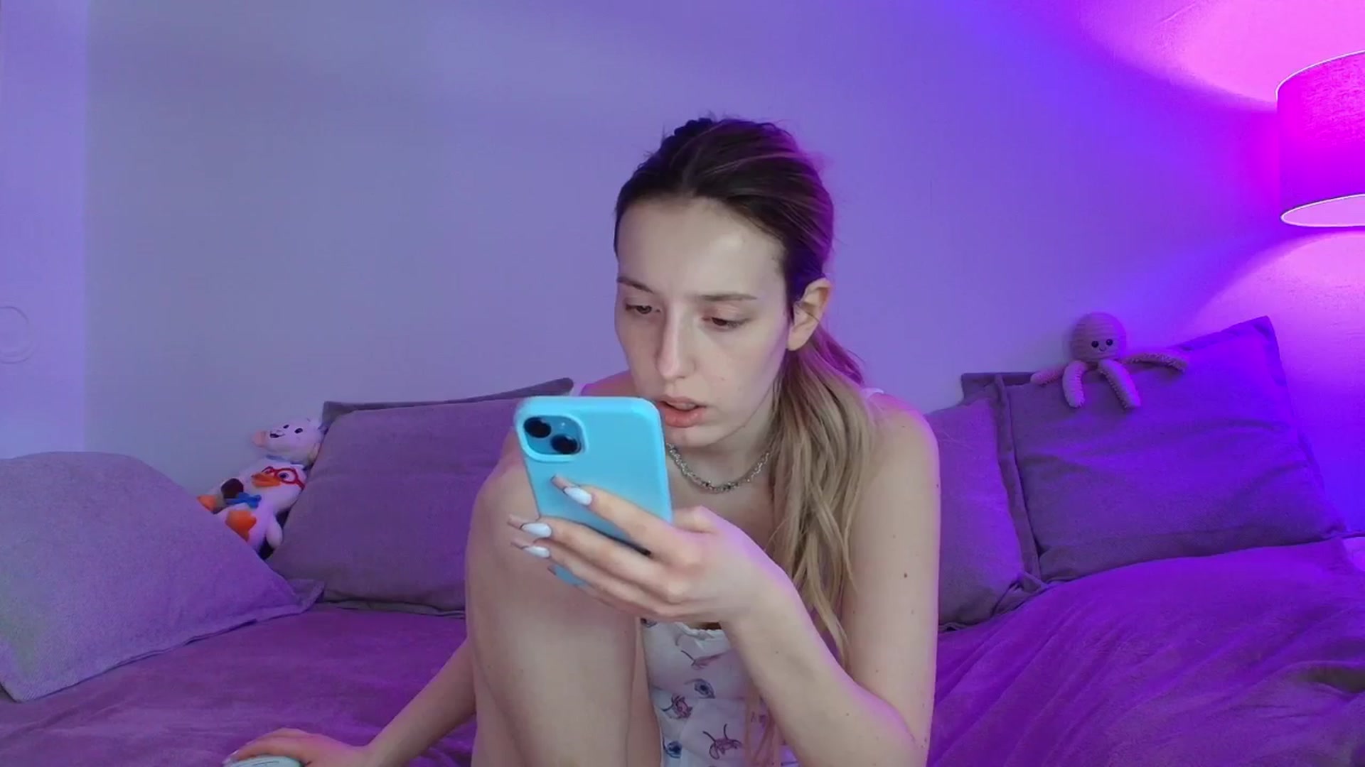 Gallery image thumbnail from Elenaxkiss's myfreecams stream on, 04/07/2026, 11:20 image 3 of 20