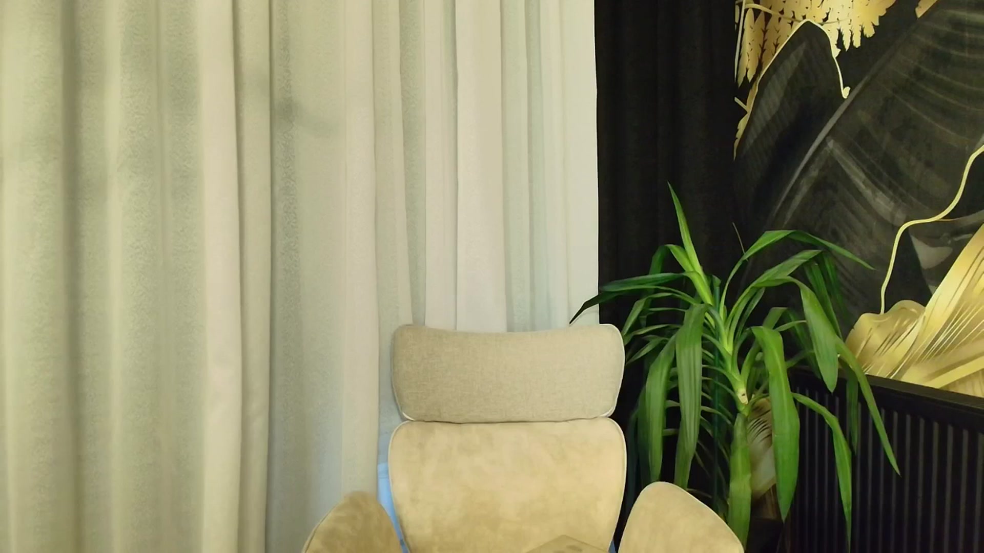 Gallery image thumbnail from Elenaxkiss's myfreecams stream on, 04/08/2026, 17:47 image 15 of 20