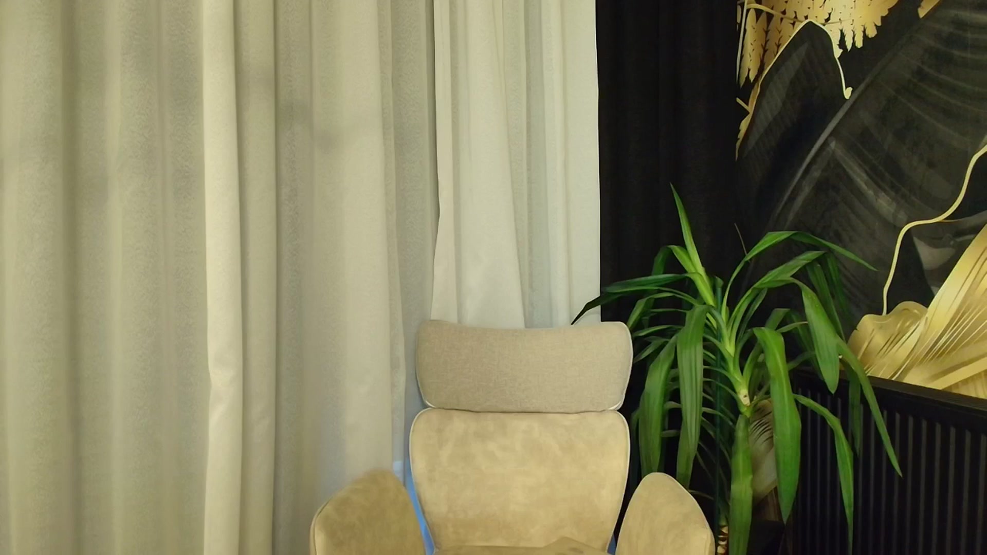 Gallery image thumbnail from Elenaxkiss's myfreecams stream on, 04/08/2026, 17:47 image 16 of 20