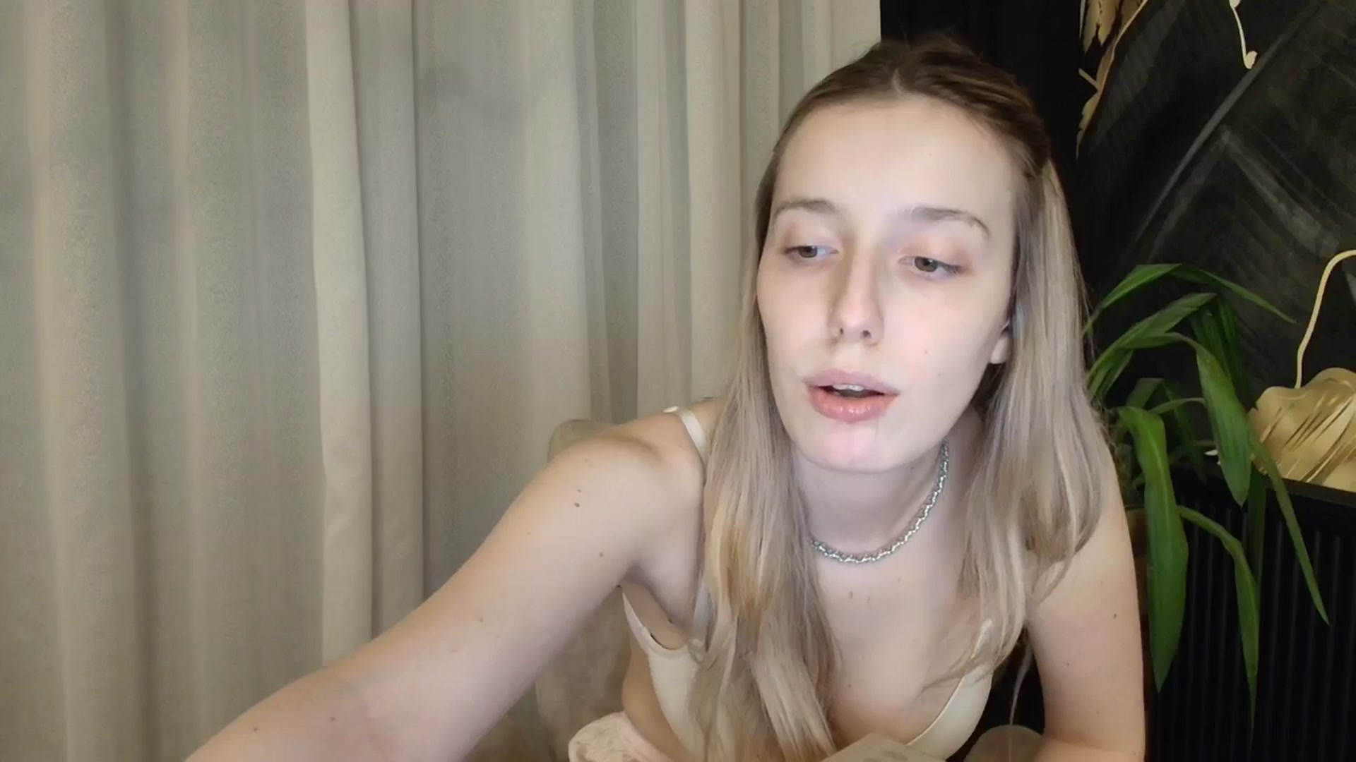 Gallery image thumbnail from Elenaxkiss's myfreecams stream on, 04/08/2026, 20:11 image 11 of 20