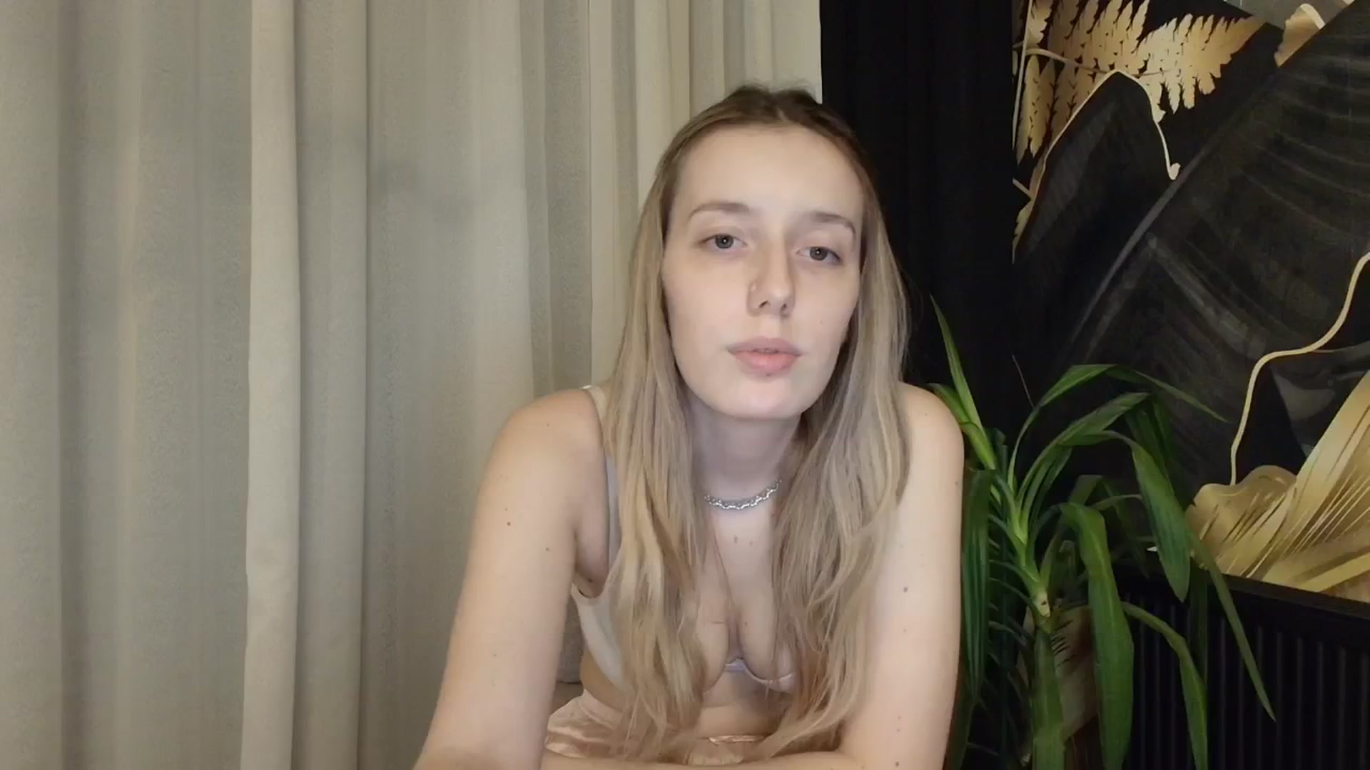 Gallery image thumbnail from Elenaxkiss's myfreecams stream on, 04/08/2026, 20:55 image 7 of 20