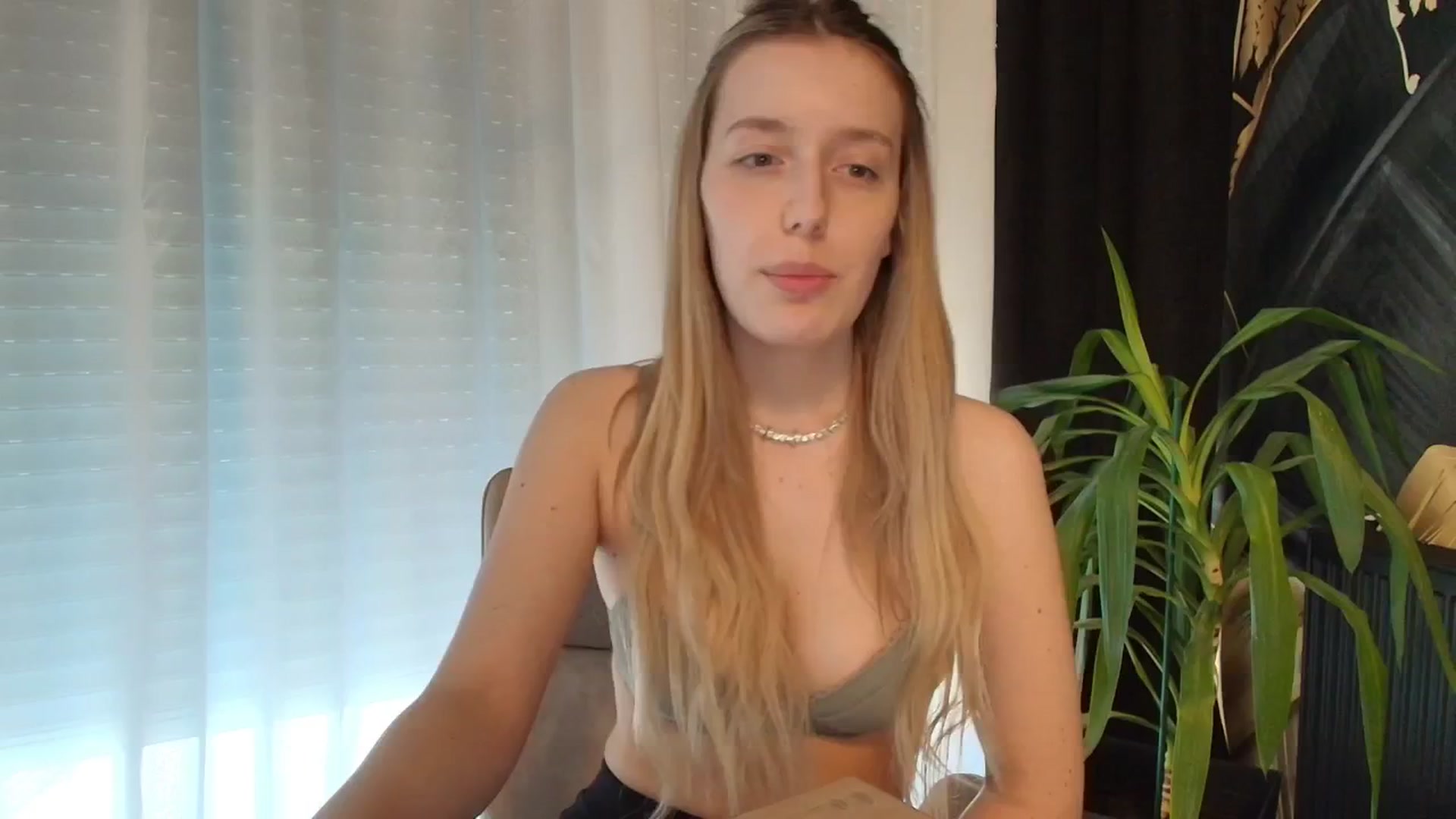 Gallery image thumbnail from Elenaxkiss's myfreecams stream on, 04/09/2026, 12:06 image 20 of 20