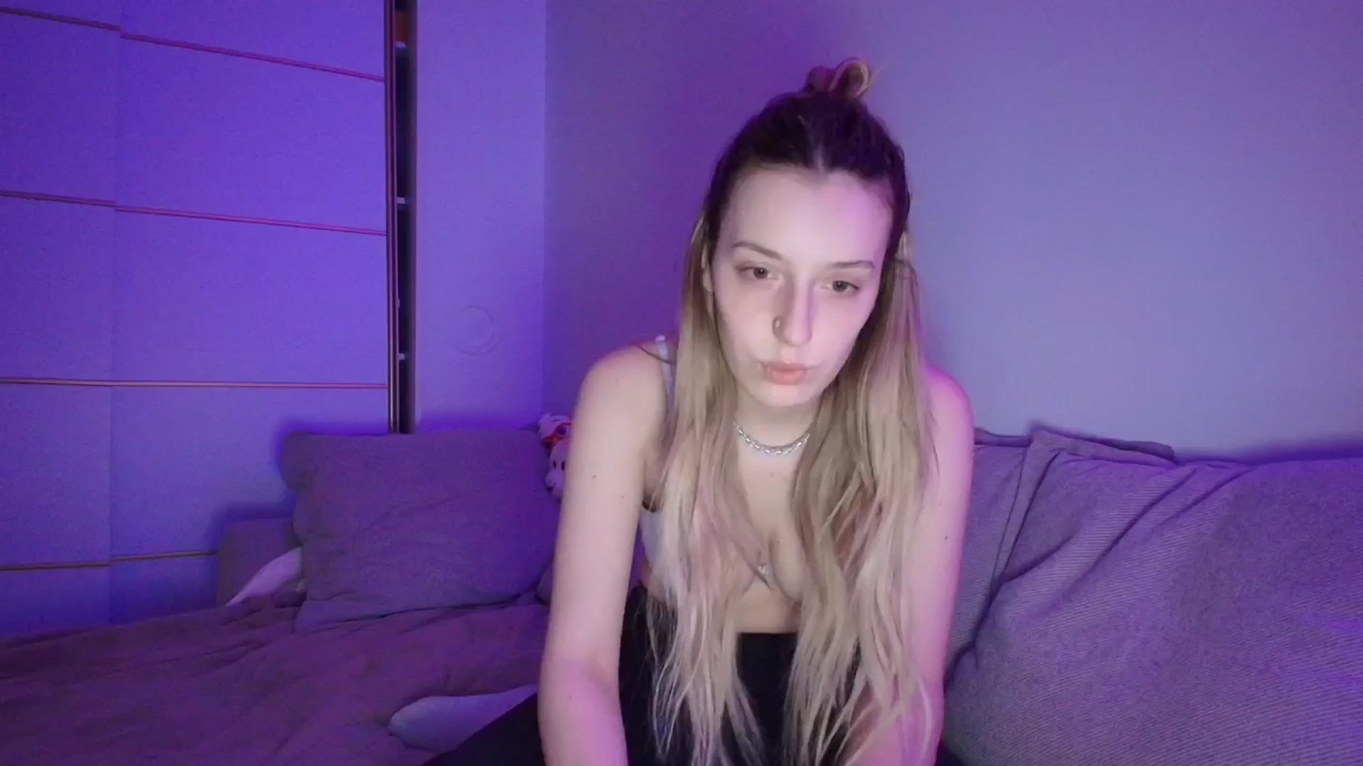 Gallery image thumbnail from Elenaxkiss's myfreecams stream on, 04/11/2026, 20:48 image 7 of 20