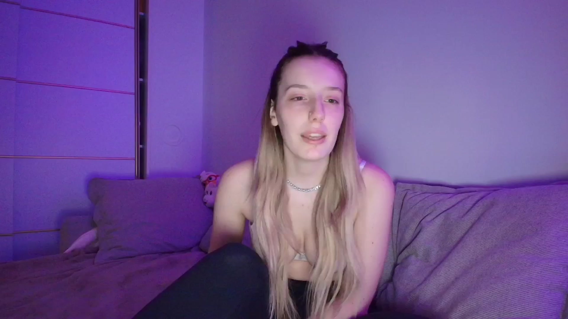 Gallery image thumbnail from Elenaxkiss's myfreecams stream on, 04/11/2026, 20:48 image 3 of 20