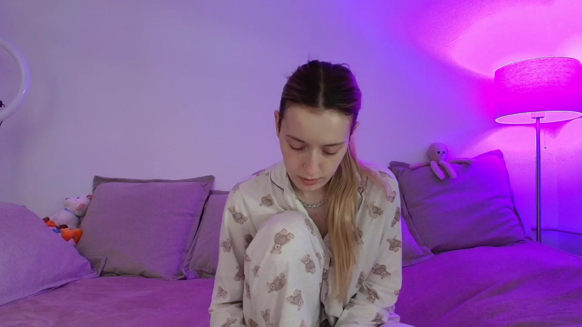 Gallery image thumbnail from Elenaxkiss's myfreecams stream on, 04/12/2026, 08:42 image 1 of 20