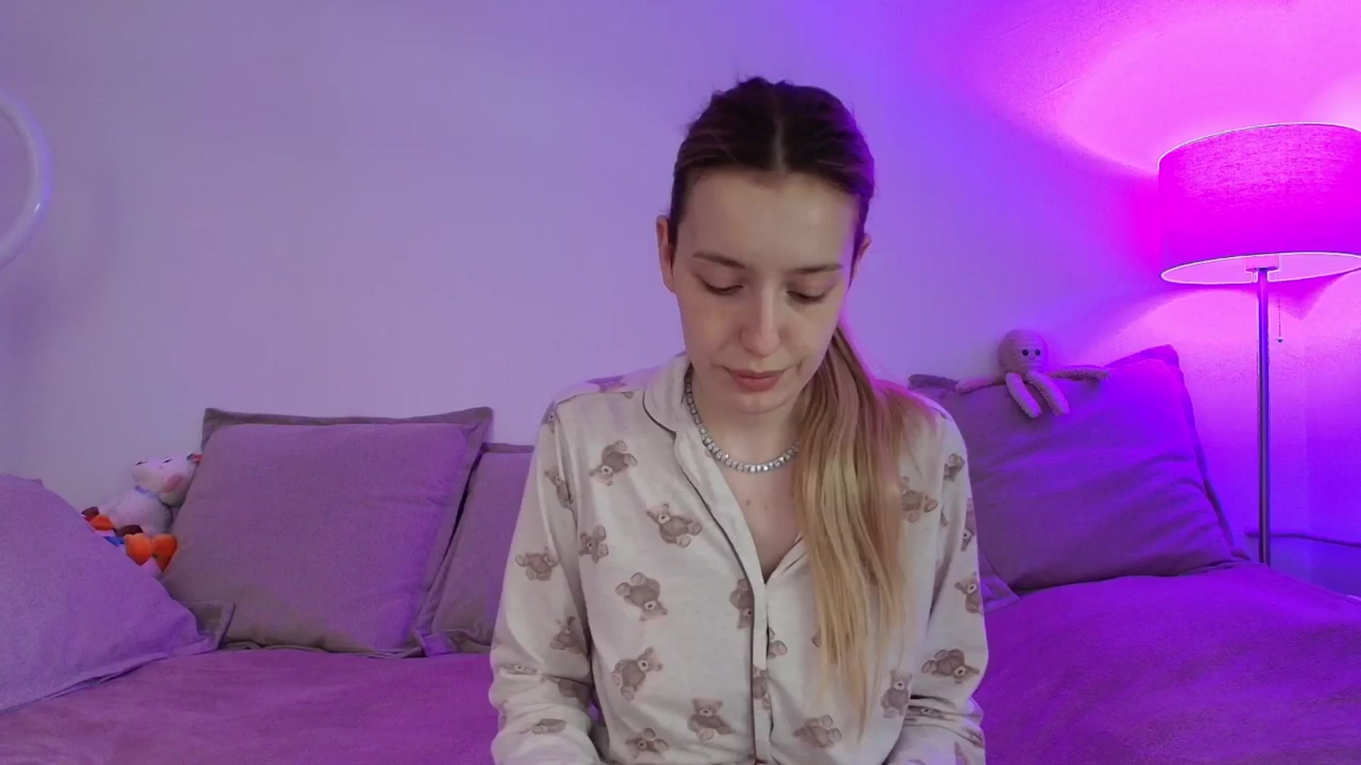 Gallery image thumbnail from Elenaxkiss's myfreecams stream on, 04/12/2026, 08:42 image 6 of 20