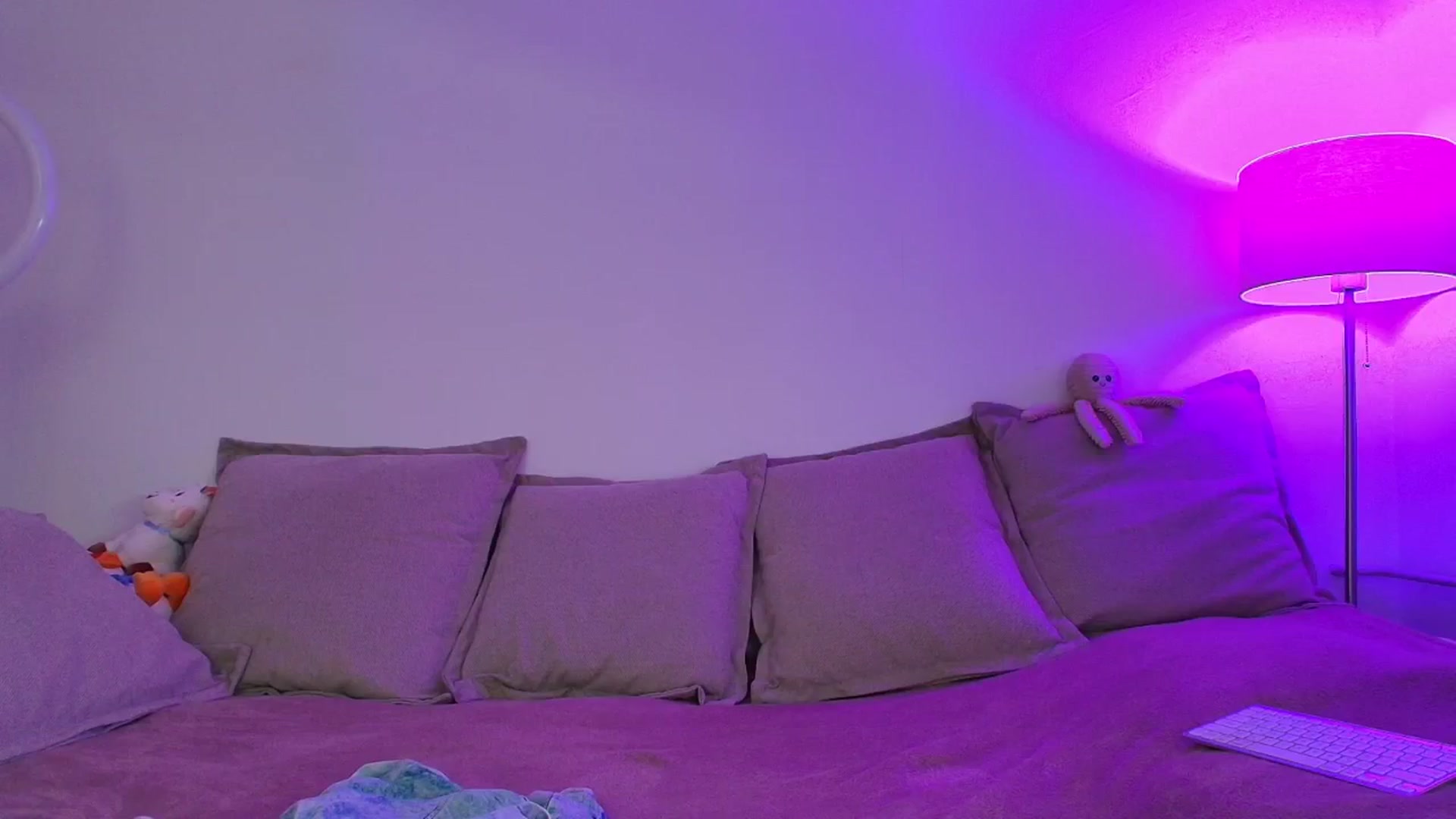 Gallery image thumbnail from Elenaxkiss's myfreecams stream on, 04/12/2026, 08:42 image 10 of 20