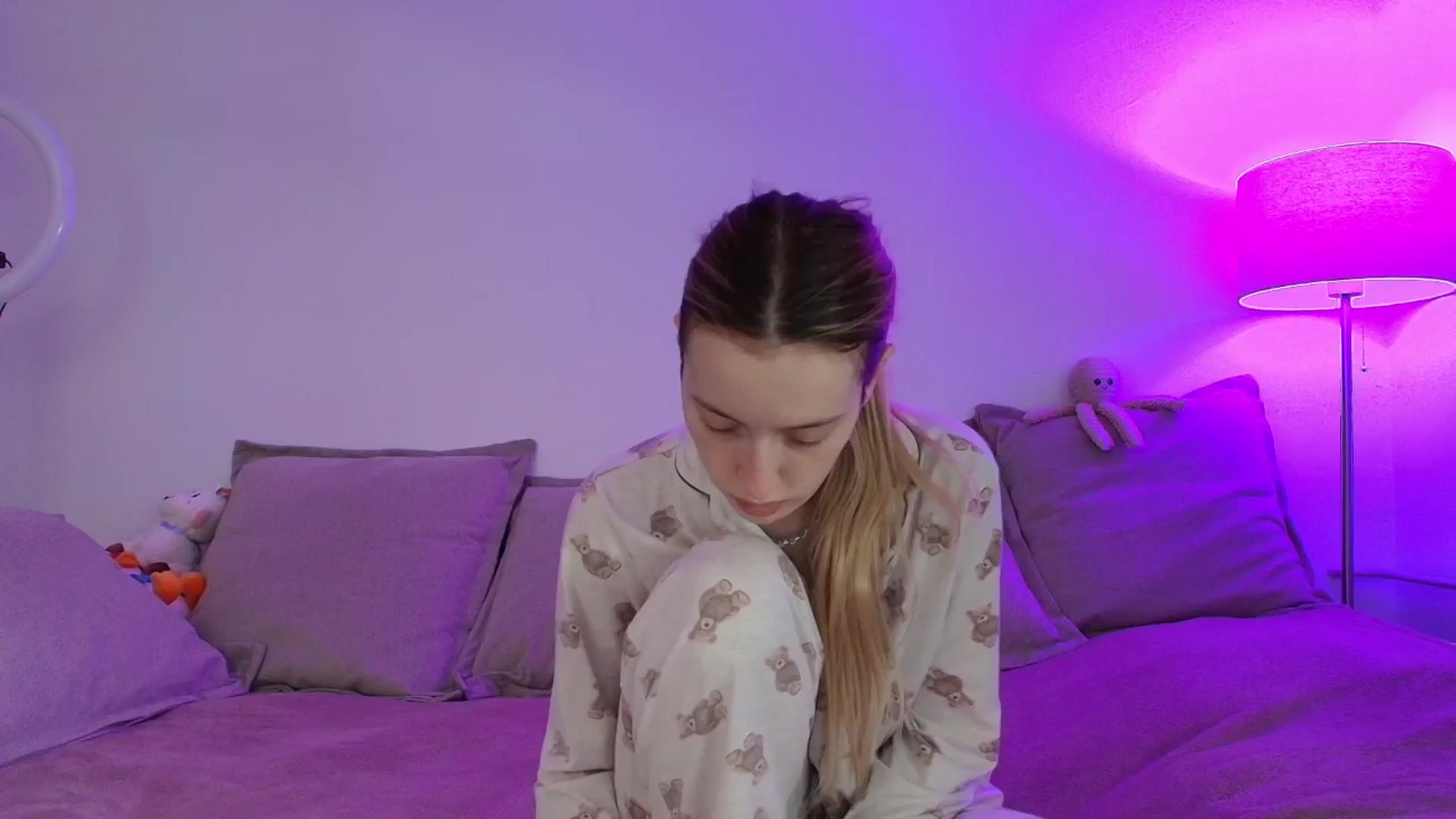 Gallery image thumbnail from Elenaxkiss's myfreecams stream on, 04/12/2026, 08:42 image 2 of 20
