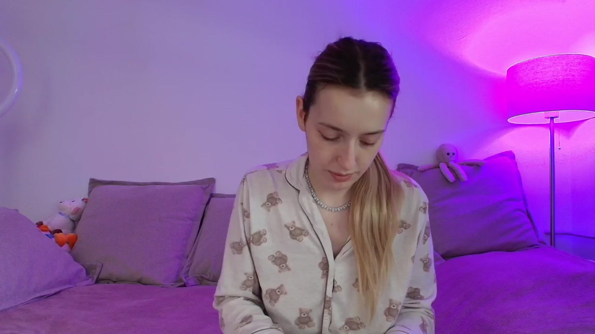 Gallery image thumbnail from Elenaxkiss's myfreecams stream on, 04/12/2026, 08:42 image 5 of 20