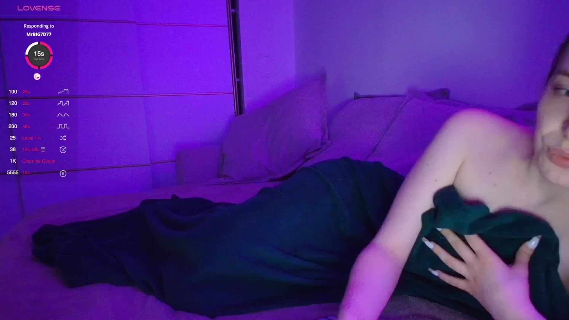 Gallery image thumbnail from Elenaxkiss's myfreecams stream on, 04/12/2026, 21:46 image 14 of 20