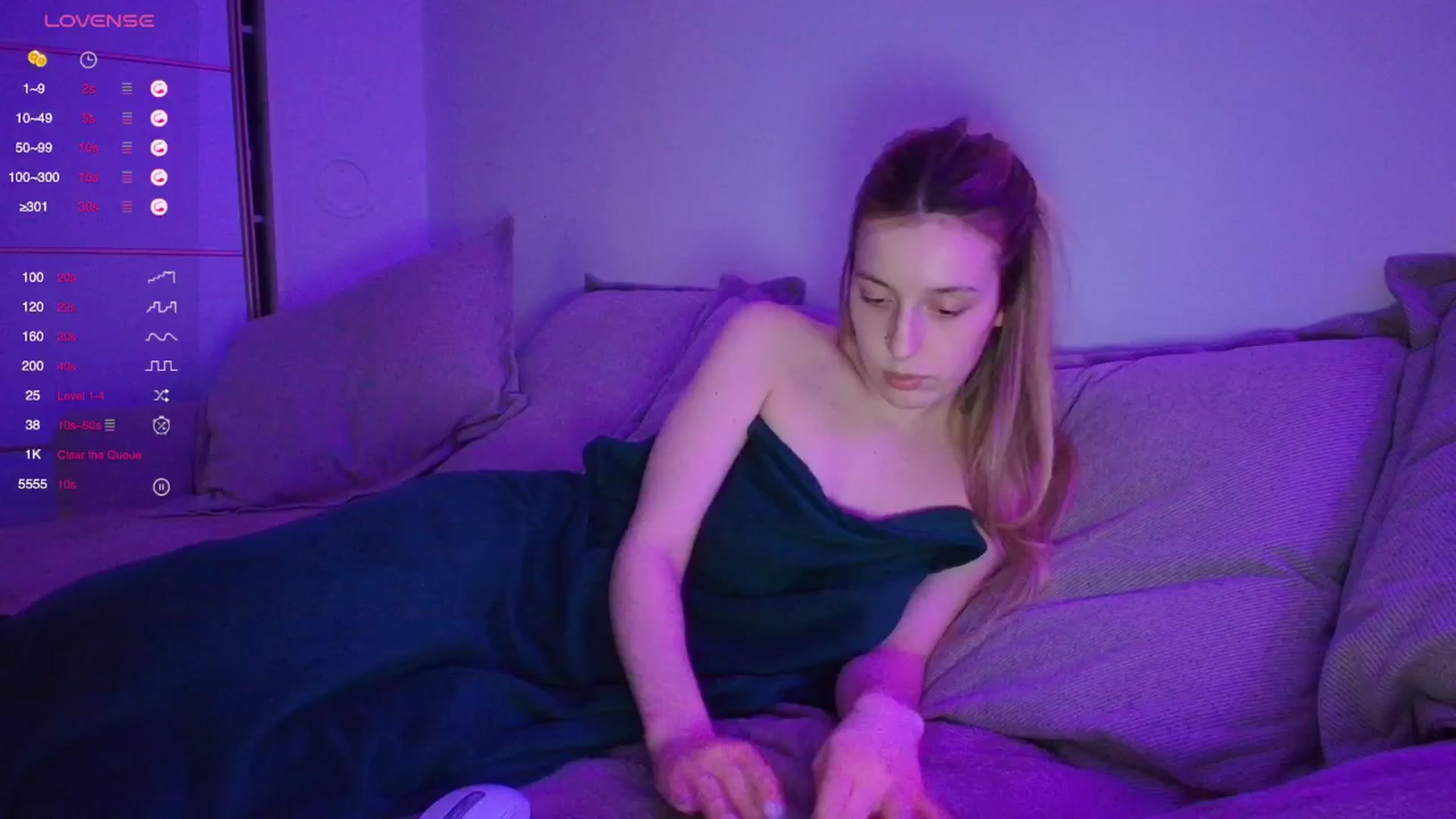 Gallery image thumbnail from Elenaxkiss's myfreecams stream on, 04/12/2026, 21:46 image 6 of 20
