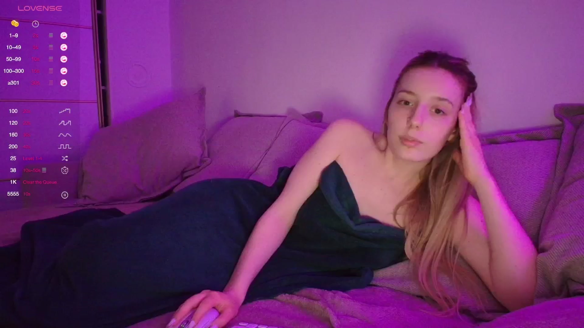 Gallery image thumbnail from Elenaxkiss's myfreecams stream on, 04/12/2026, 21:46 image 8 of 20