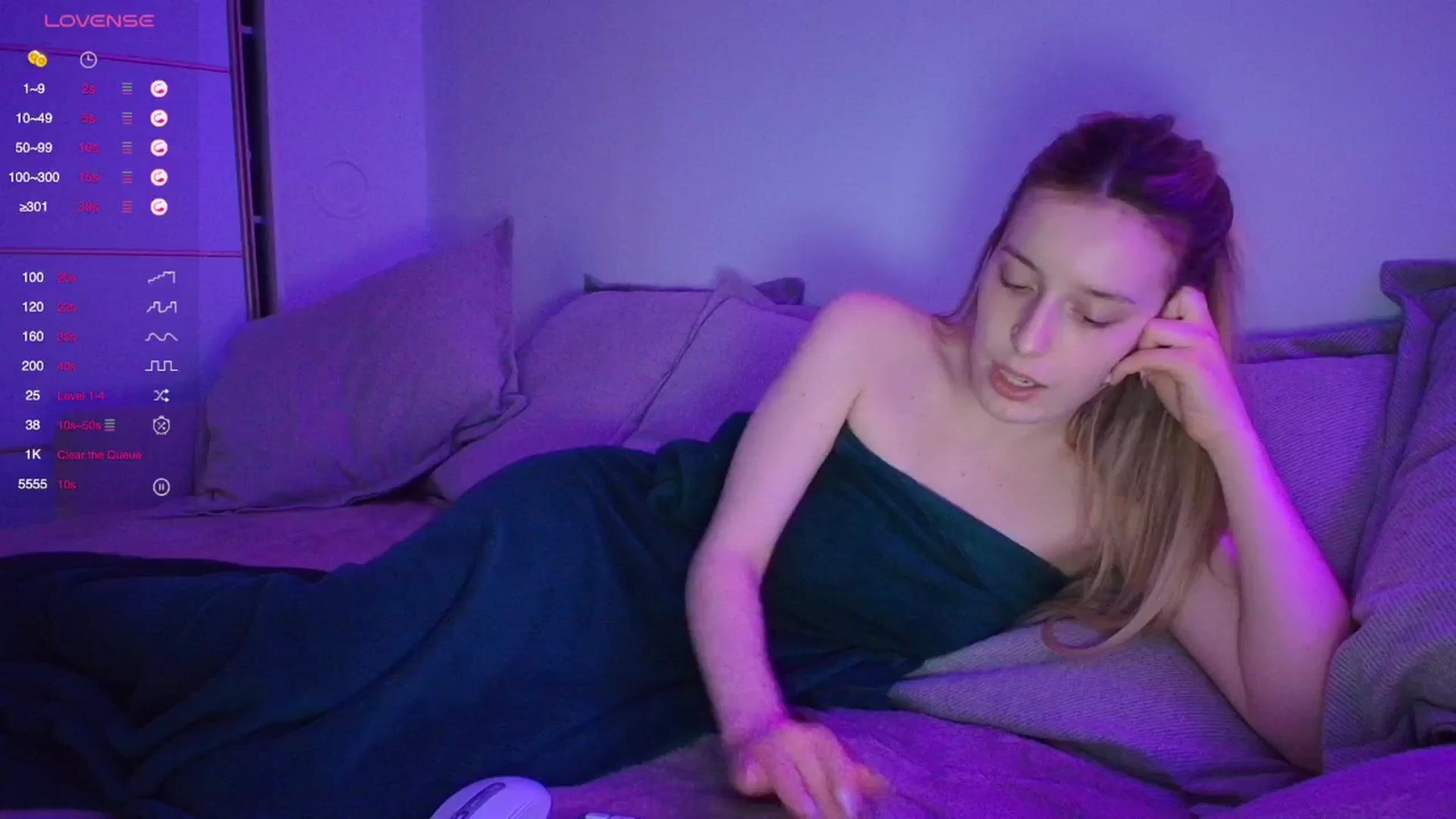 Gallery image thumbnail from Elenaxkiss's myfreecams stream on, 04/12/2026, 21:46 image 7 of 20