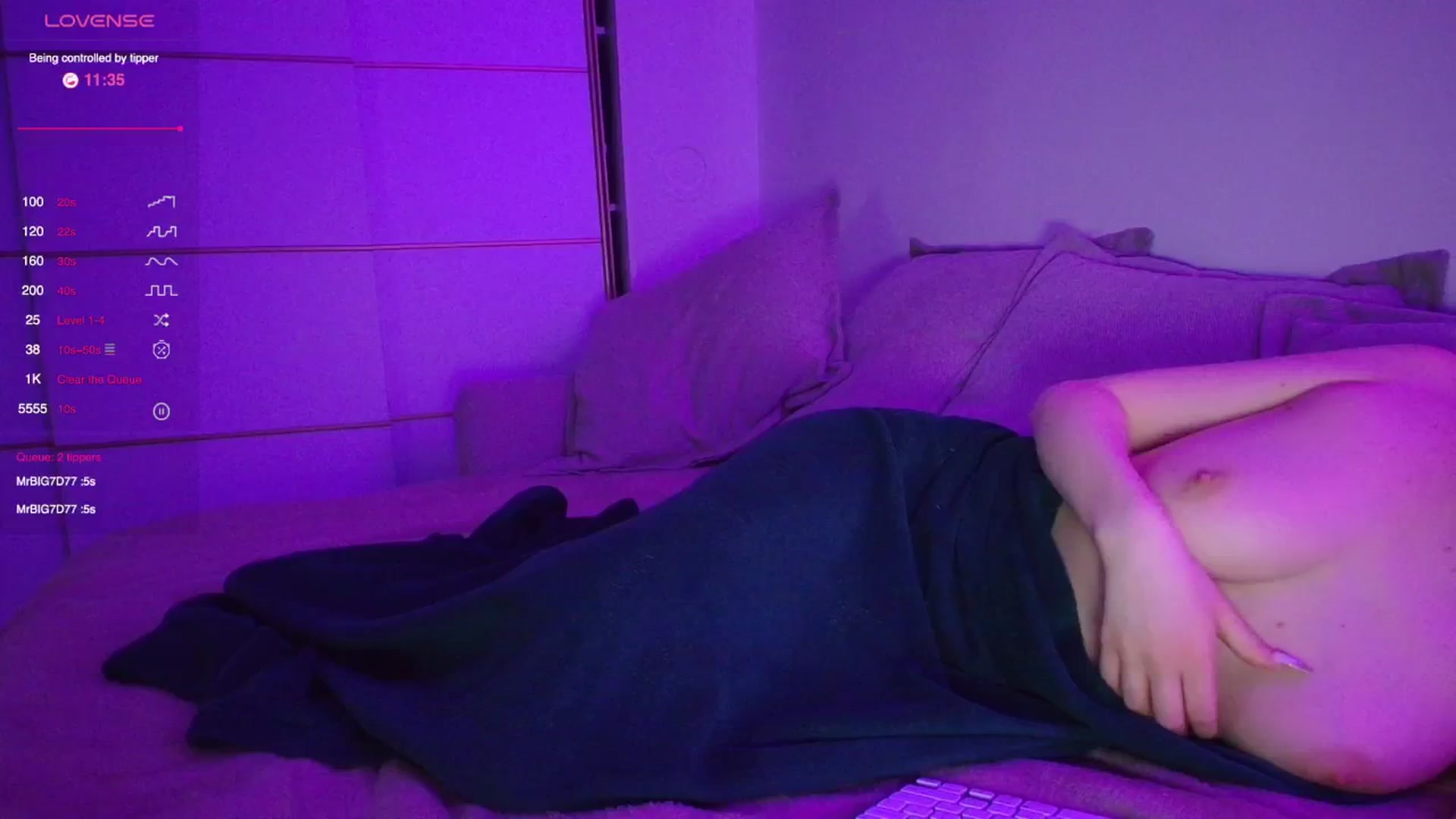 Gallery image thumbnail from Elenaxkiss's myfreecams stream on, 04/12/2026, 21:46 image 12 of 20