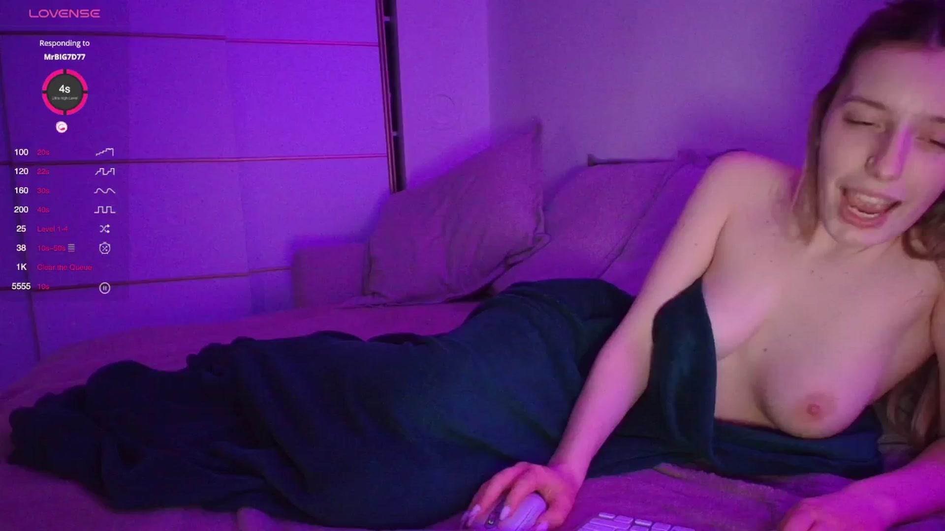 Gallery image thumbnail from Elenaxkiss's myfreecams stream on, 04/12/2026, 21:46 image 17 of 20