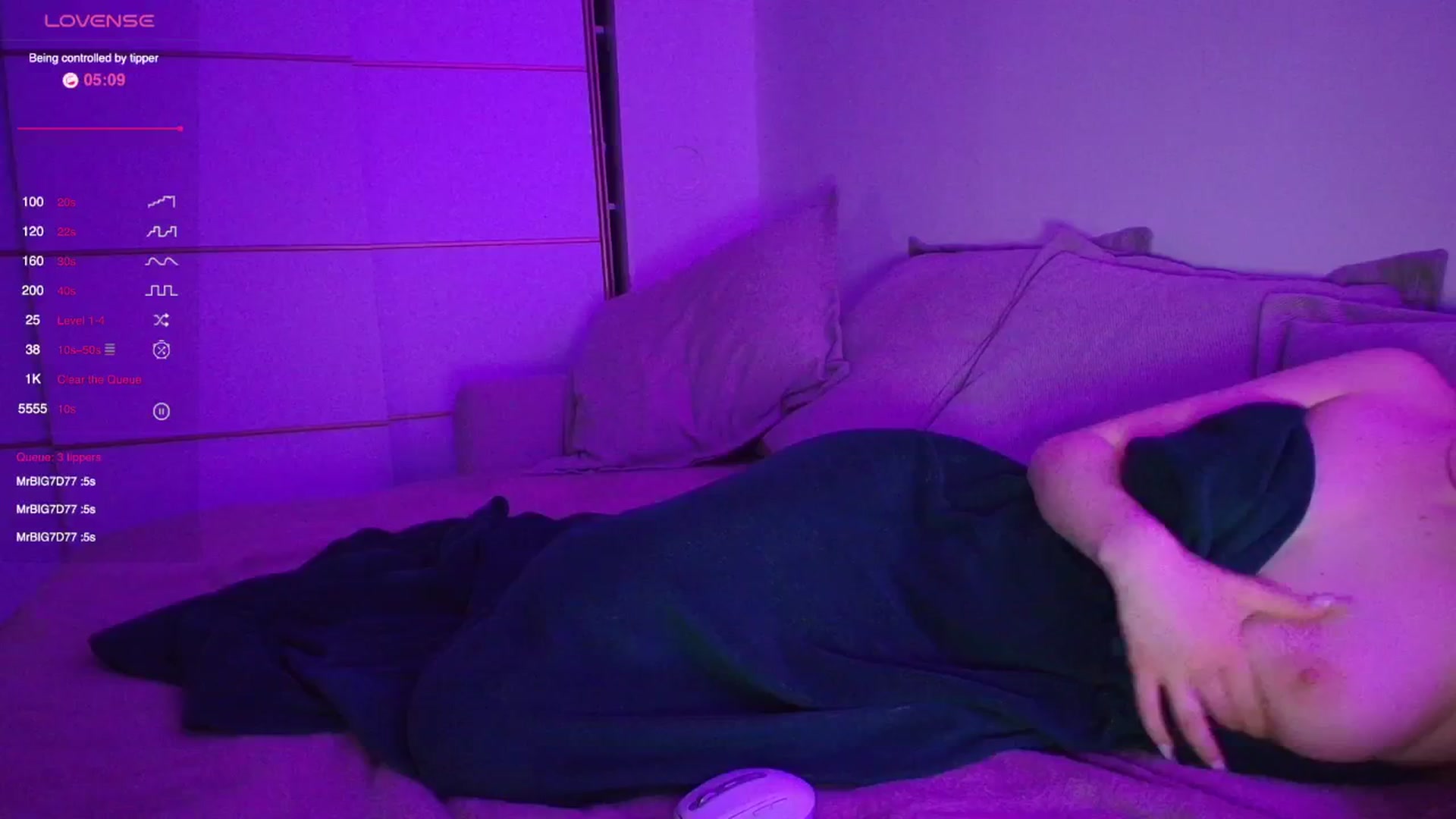 Gallery image thumbnail from Elenaxkiss's myfreecams stream on, 04/12/2026, 21:46 image 13 of 20