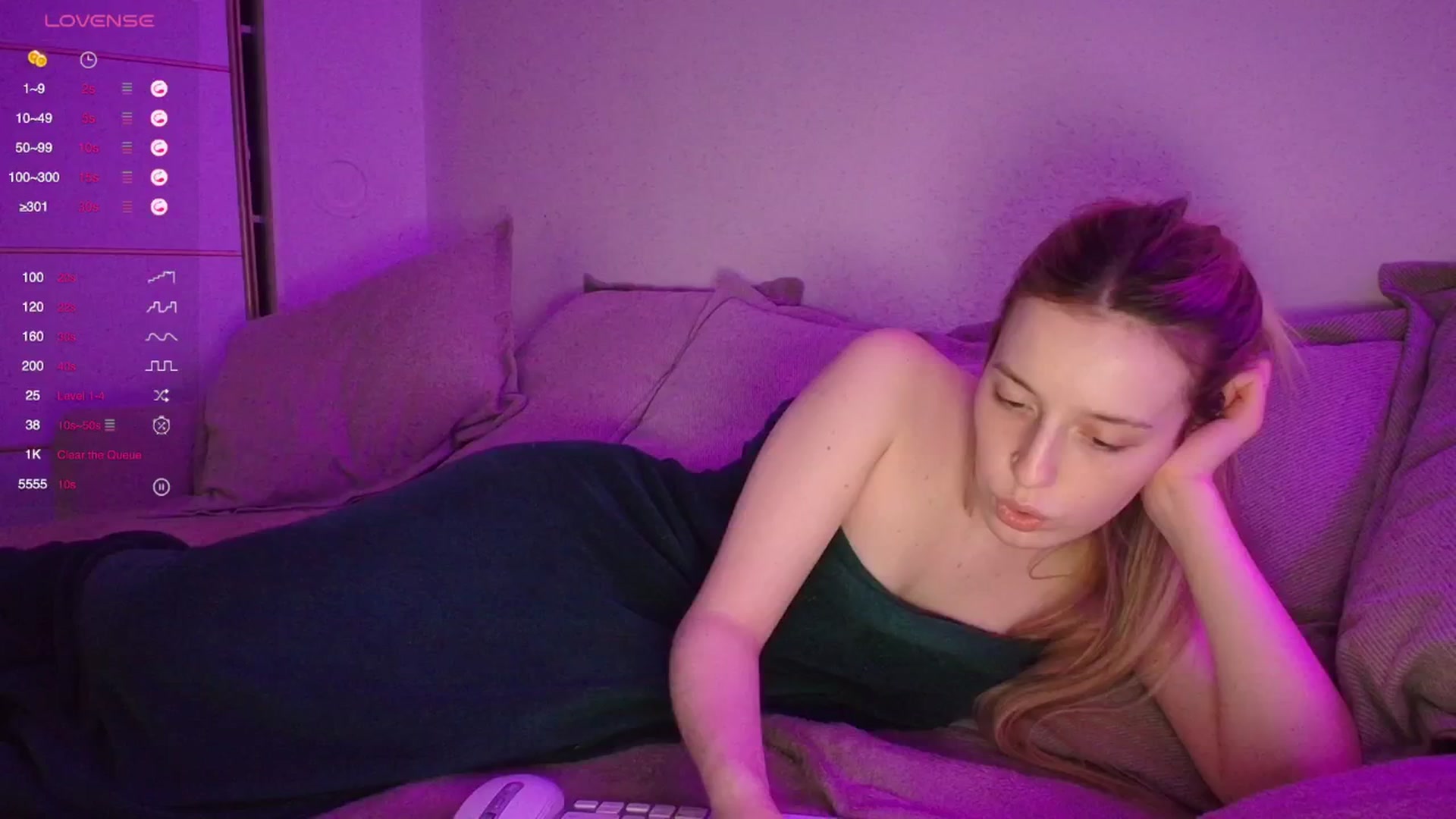 Gallery image thumbnail from Elenaxkiss's myfreecams stream on, 04/12/2026, 21:46 image 9 of 20