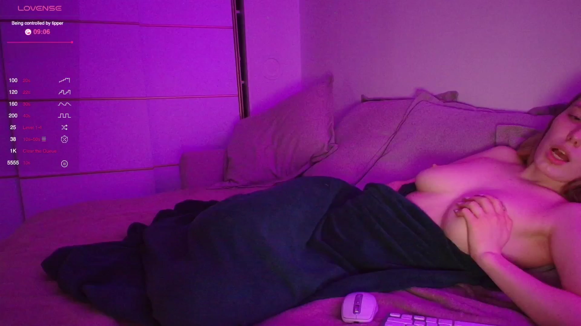 Gallery image thumbnail from Elenaxkiss's myfreecams stream on, 04/12/2026, 21:46 image 15 of 20