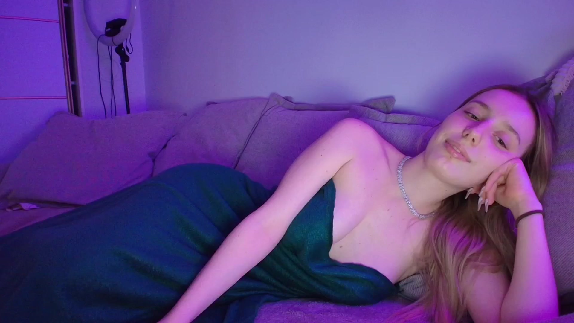 Gallery image thumbnail from Elenaxkiss's myfreecams stream on, 04/13/2026, 20:26 image 5 of 20