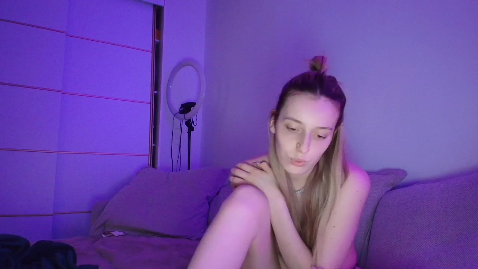 Gallery image thumbnail from Elenaxkiss's myfreecams stream on, 04/13/2026, 22:18 image 4 of 20