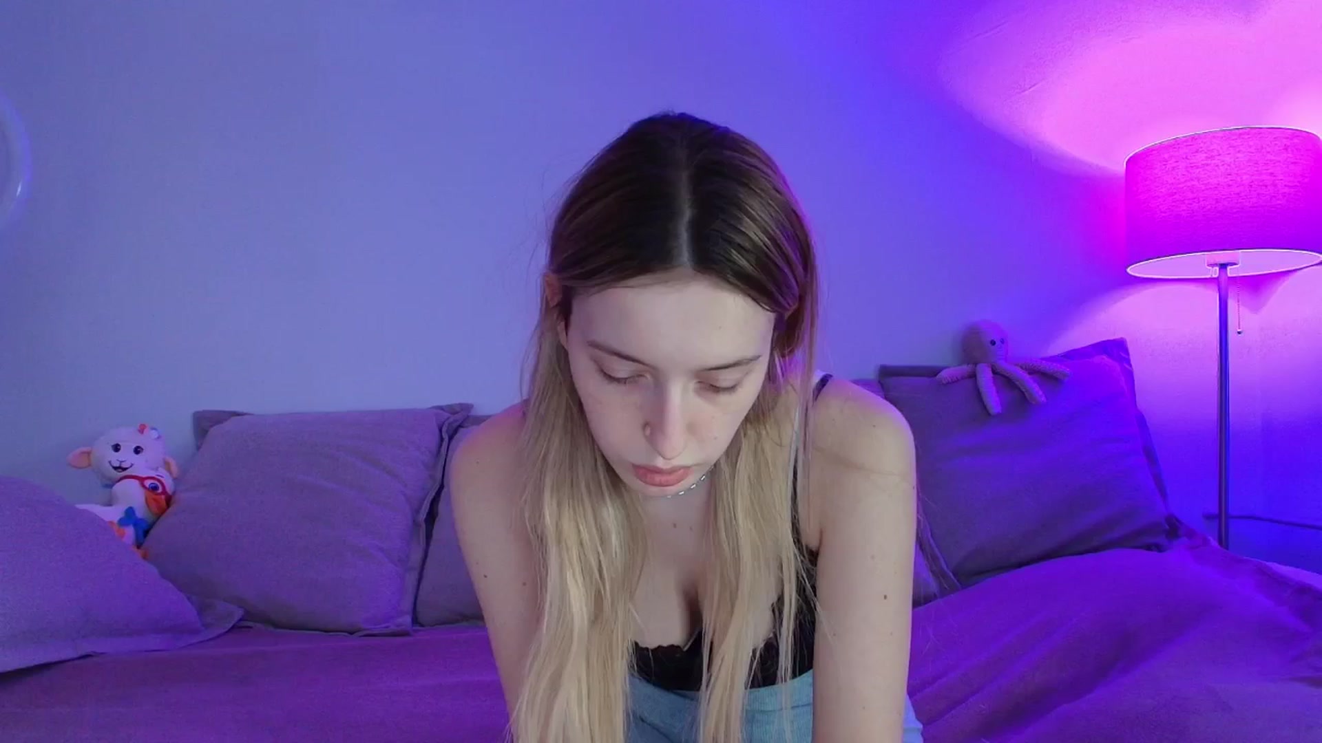 Gallery image thumbnail from Elenaxkiss's myfreecams stream on, 04/14/2026, 08:49 image 13 of 20