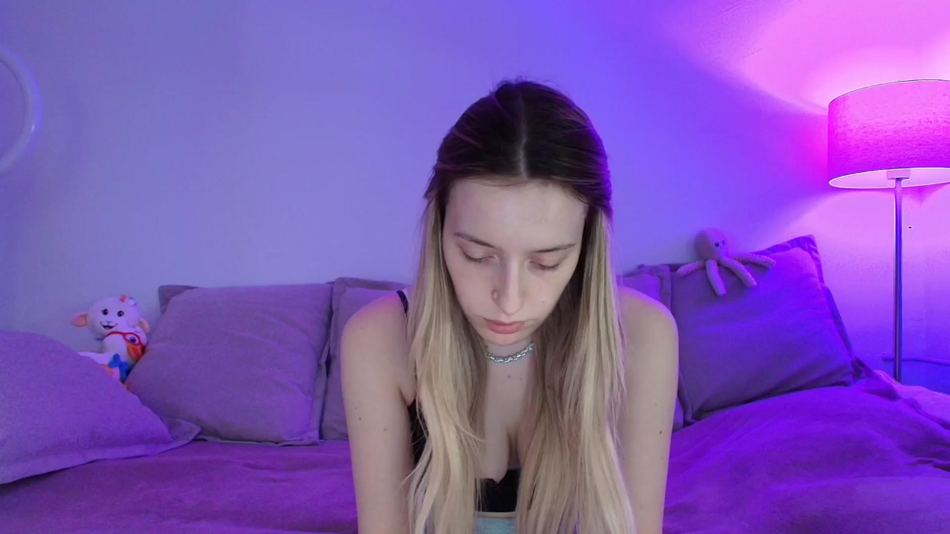 Gallery image thumbnail from Elenaxkiss's myfreecams stream on, 04/14/2026, 12:04 image 4 of 20