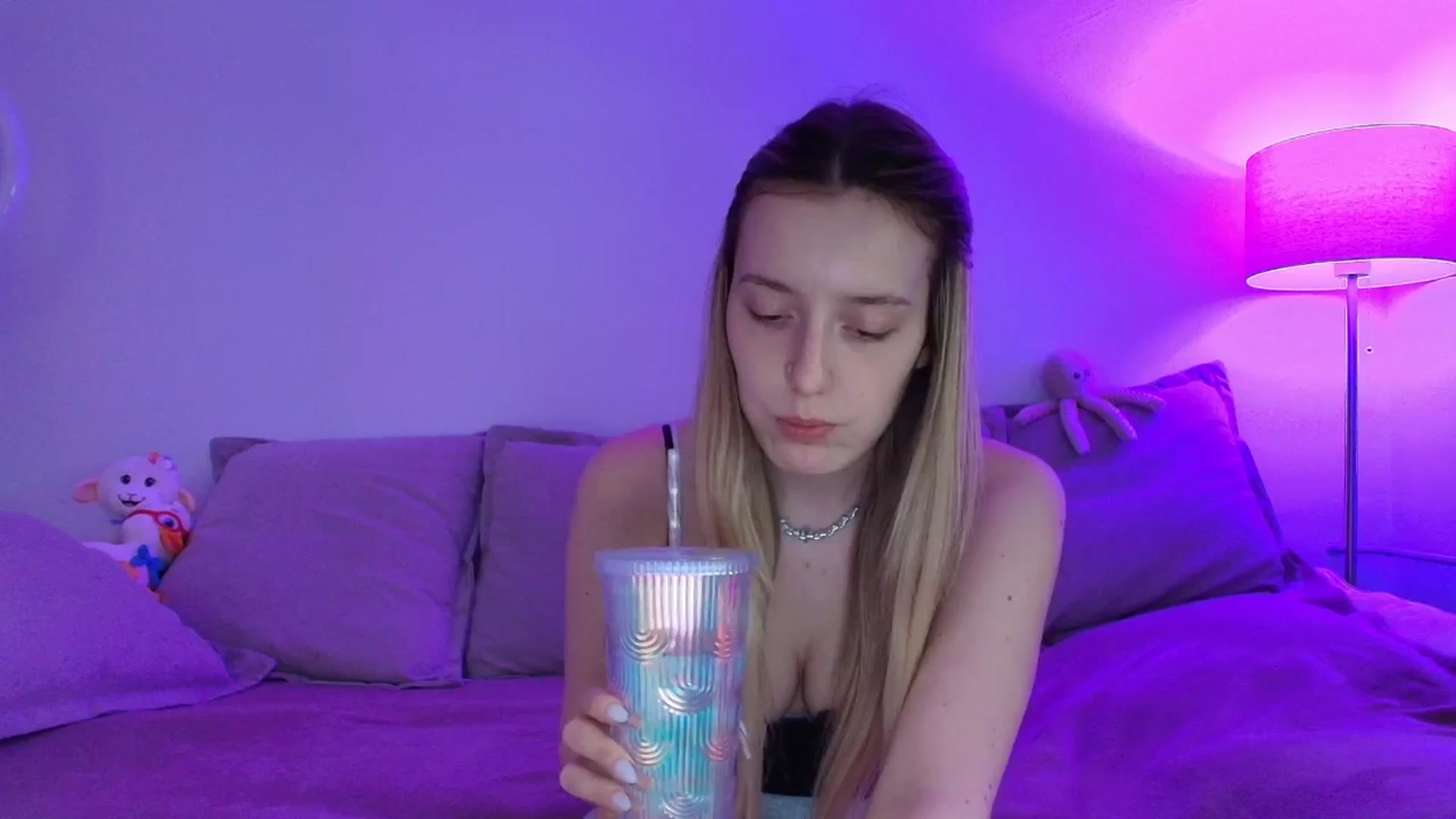 Gallery image thumbnail from Elenaxkiss's myfreecams stream on, 04/14/2026, 12:04 image 19 of 20