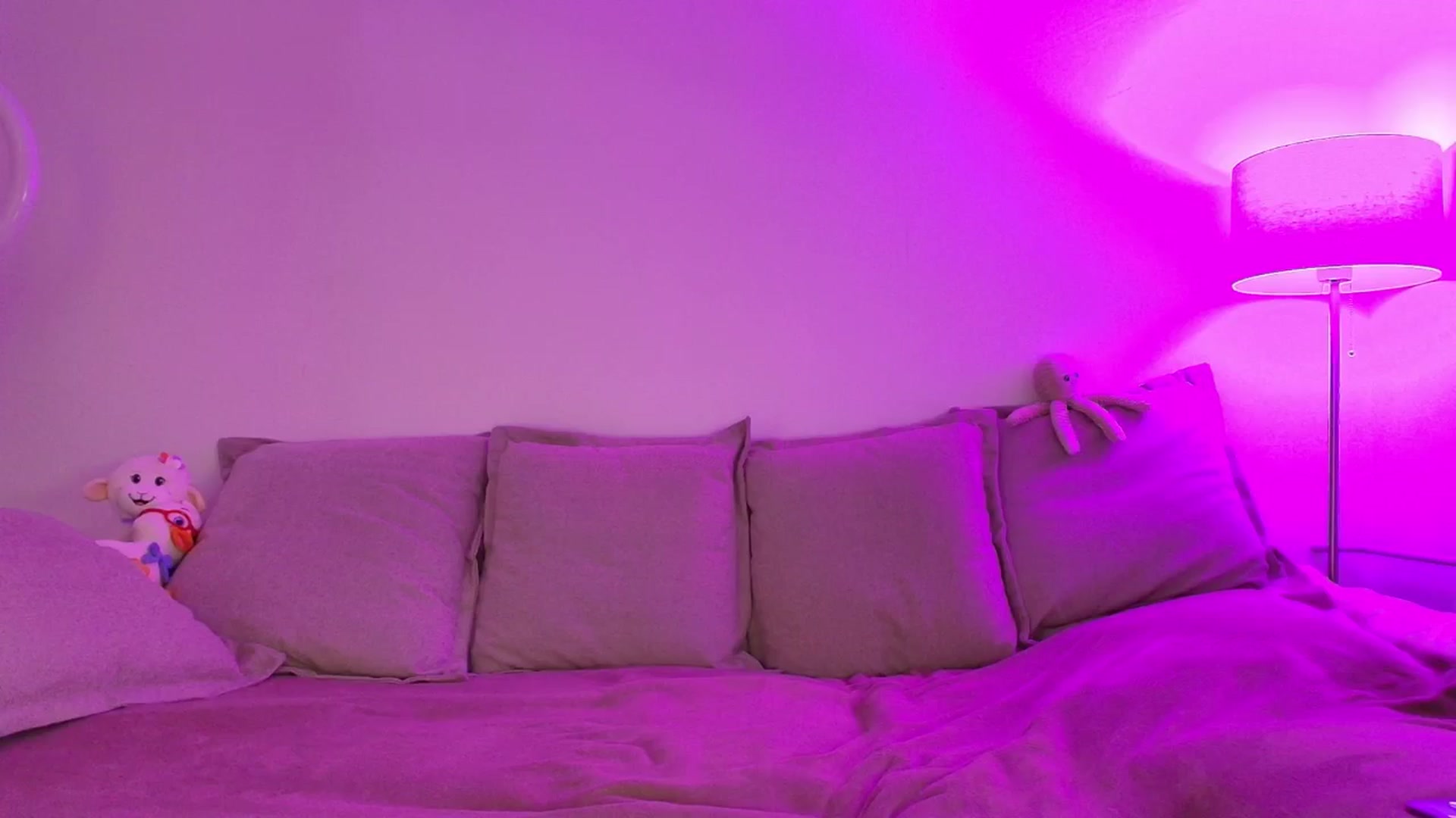 Gallery image thumbnail from Elenaxkiss's myfreecams stream on, 04/14/2026, 12:04 image 17 of 20