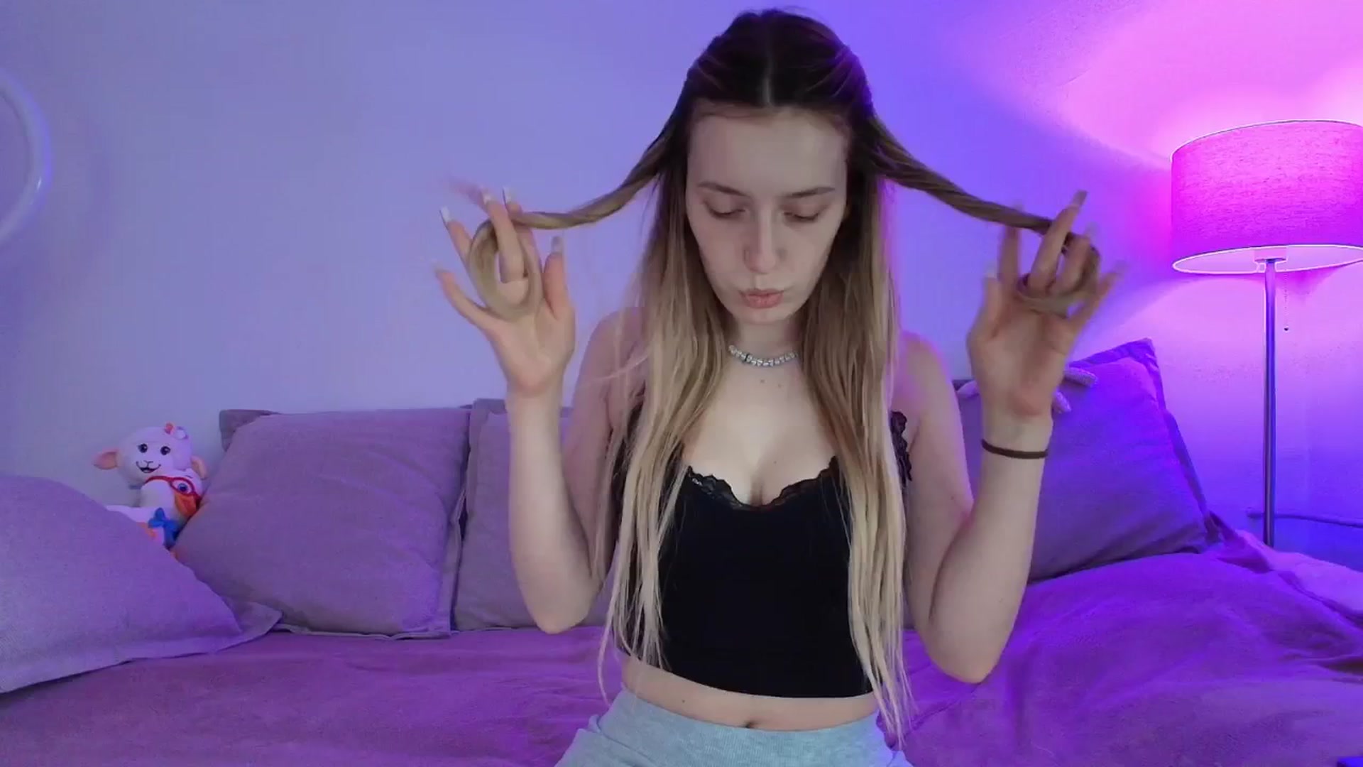 Gallery image thumbnail from Elenaxkiss's myfreecams stream on, 04/14/2026, 12:04 image 13 of 20