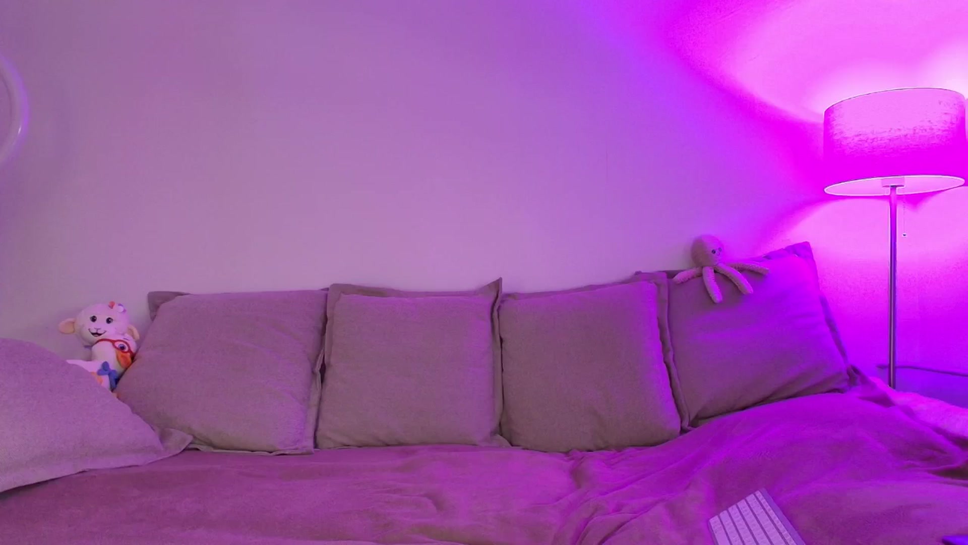 Gallery image thumbnail from Elenaxkiss's myfreecams stream on, 04/14/2026, 12:04 image 14 of 20