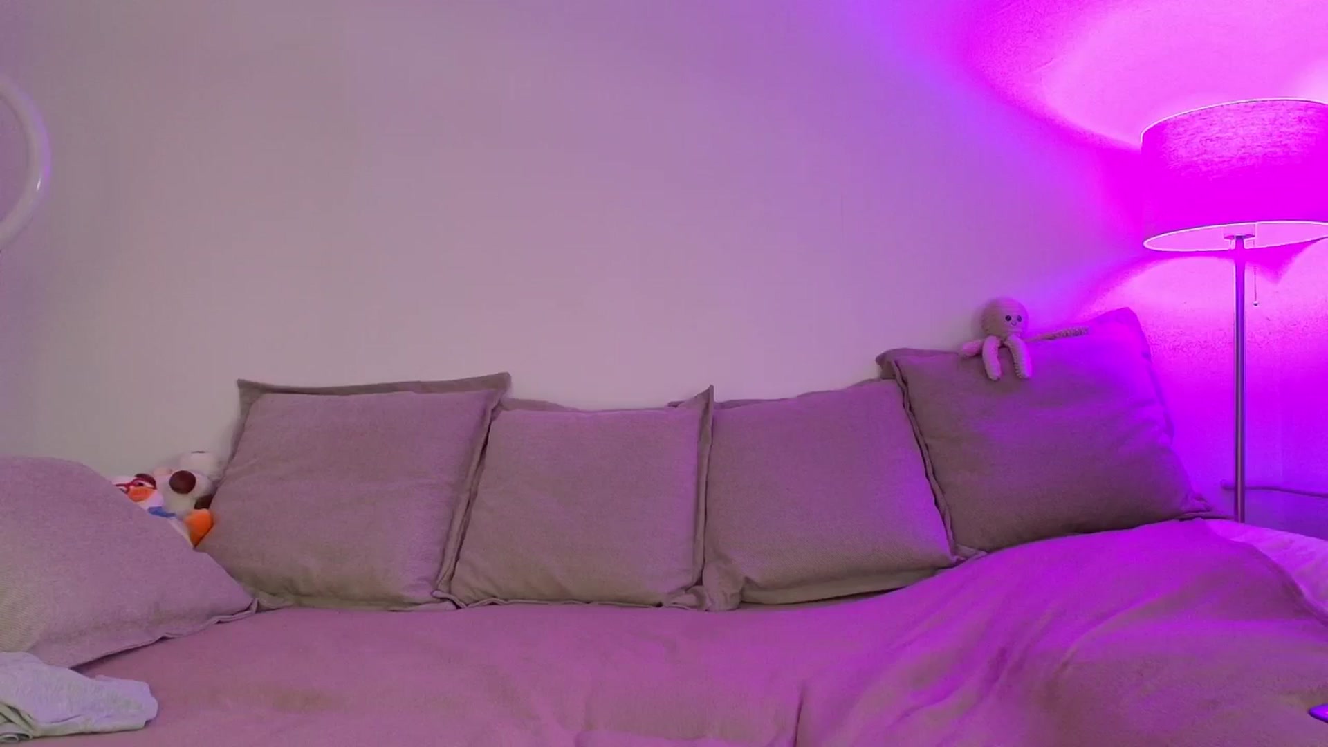 Gallery image thumbnail from Elenaxkiss's myfreecams stream on, 04/15/2026, 11:21 image 14 of 20