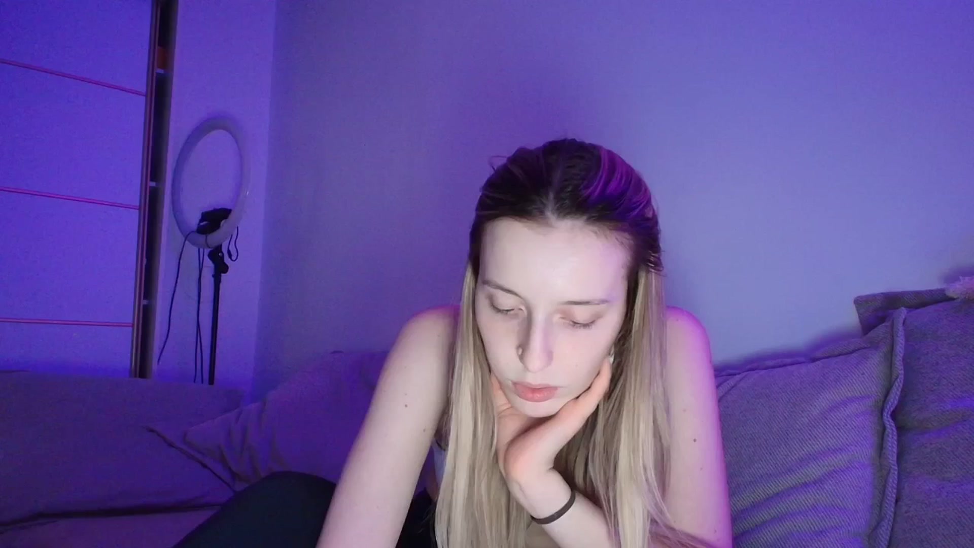Gallery image thumbnail from Elenaxkiss's myfreecams stream on, 04/15/2026, 21:31 image 3 of 20