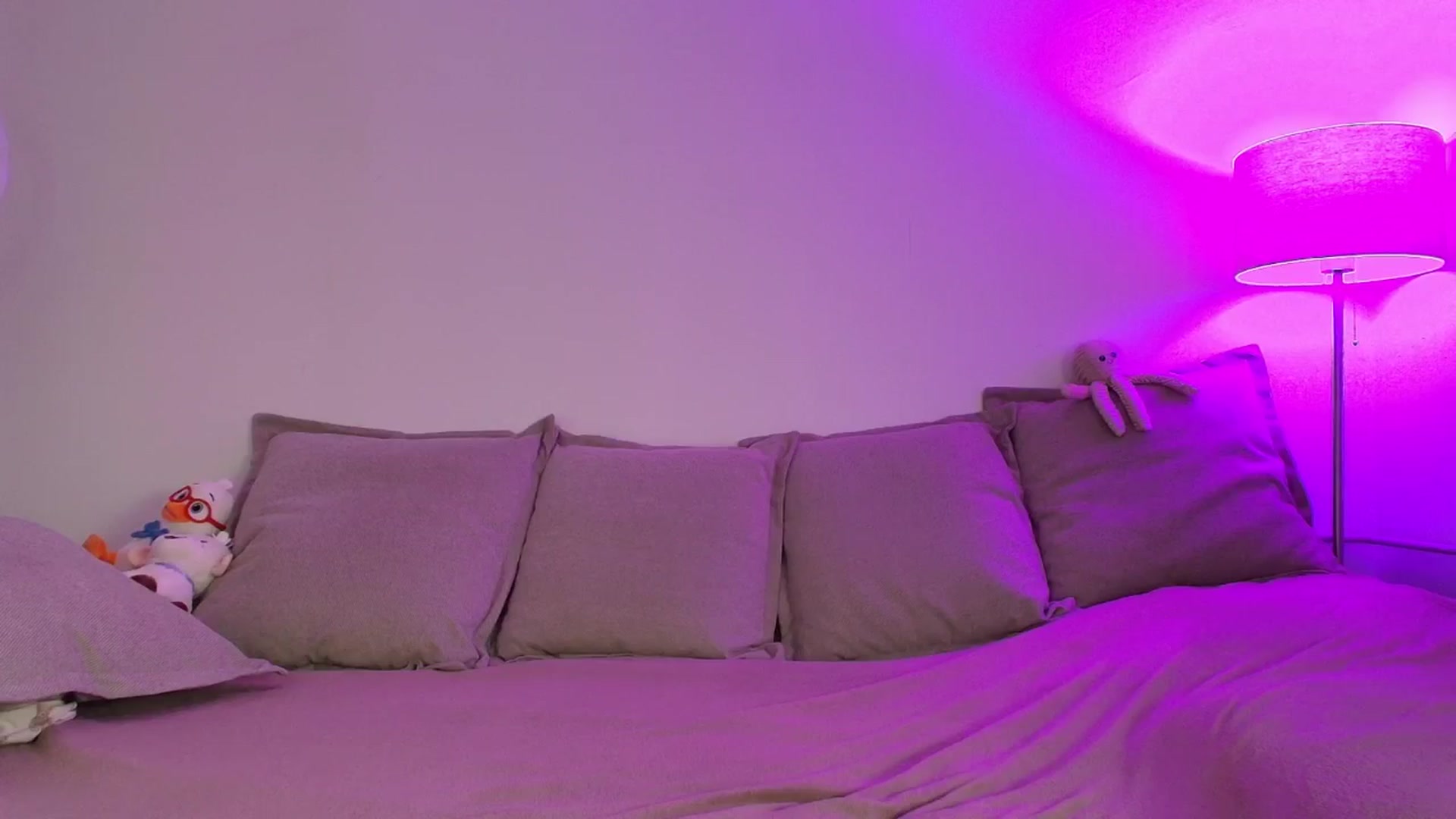 Gallery image thumbnail from Elenaxkiss's myfreecams stream on, 04/16/2026, 08:42 image 12 of 20