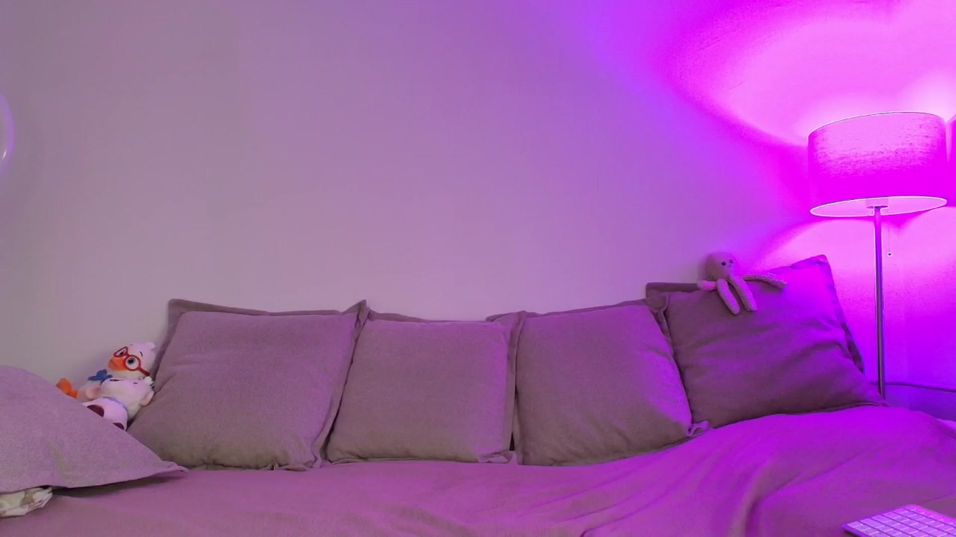 Gallery image thumbnail from Elenaxkiss's myfreecams stream on, 04/16/2026, 08:42 image 16 of 20