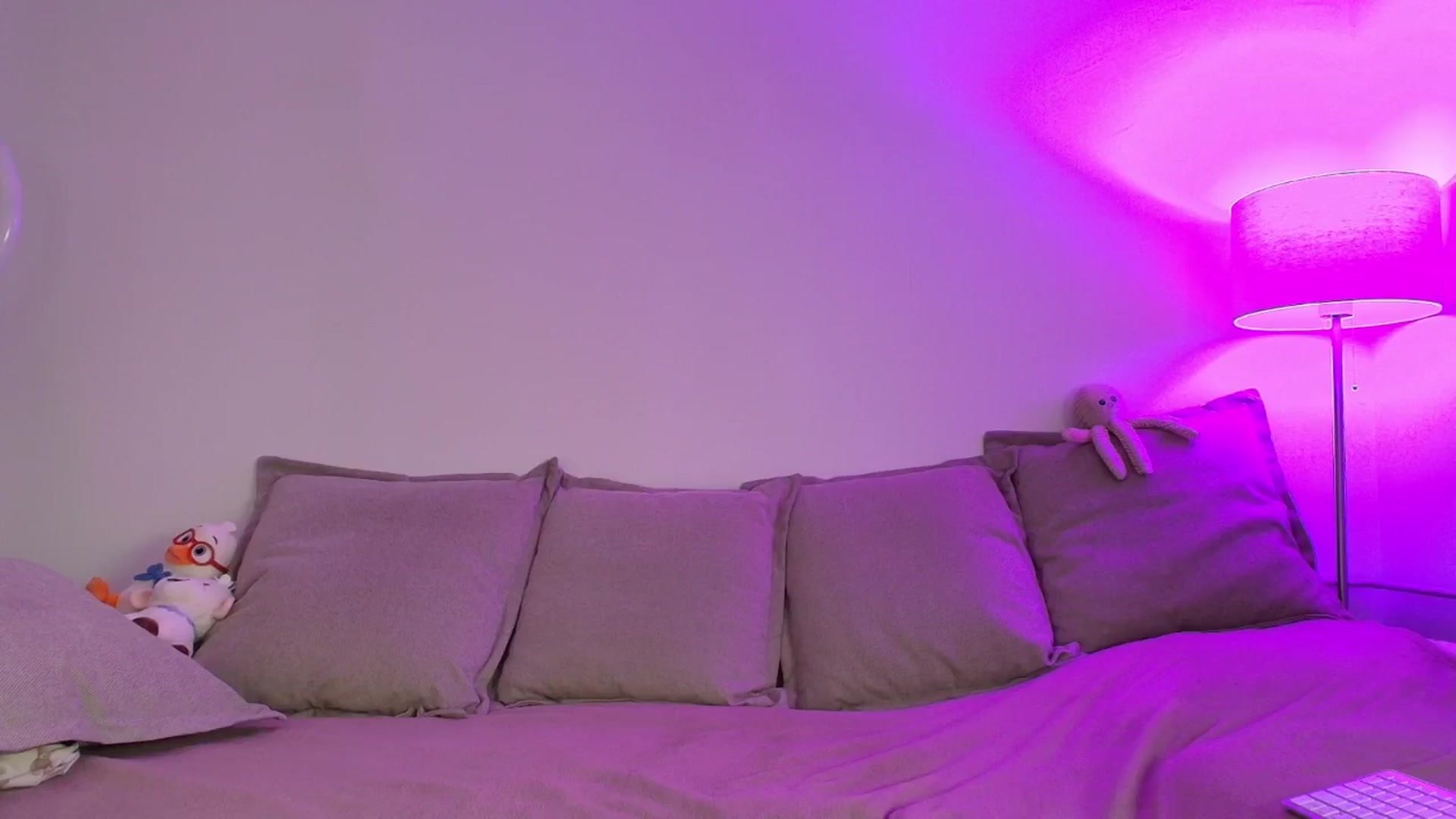 Gallery image thumbnail from Elenaxkiss's myfreecams stream on, 04/16/2026, 08:42 image 17 of 20