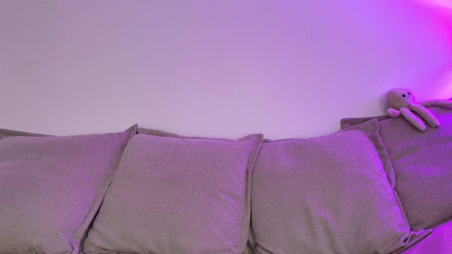 Gallery image thumbnail from Elenaxkiss's myfreecams stream on, 04/16/2026, 11:27 image 3 of 20