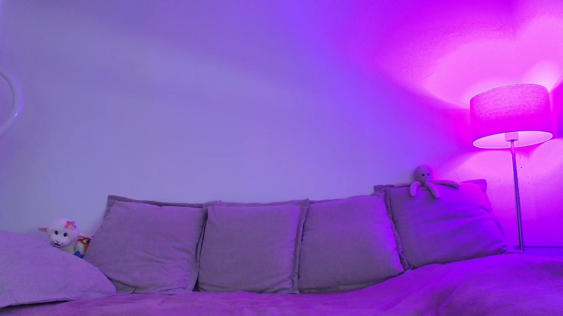 Gallery image thumbnail from Elenaxkiss's myfreecams stream on, 04/17/2026, 11:52 image 1 of 20