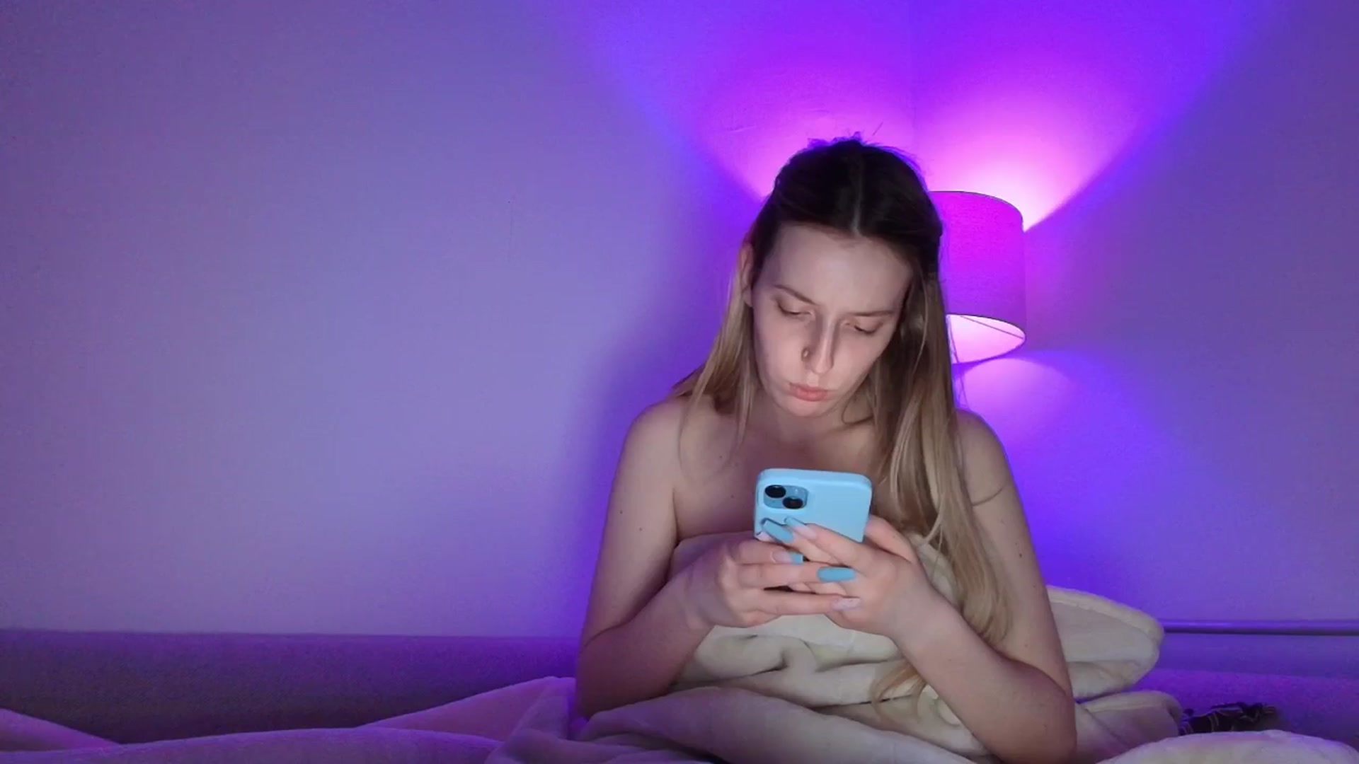 Gallery image thumbnail from Elenaxkiss's myfreecams stream on, 04/17/2026, 22:27 image 20 of 20