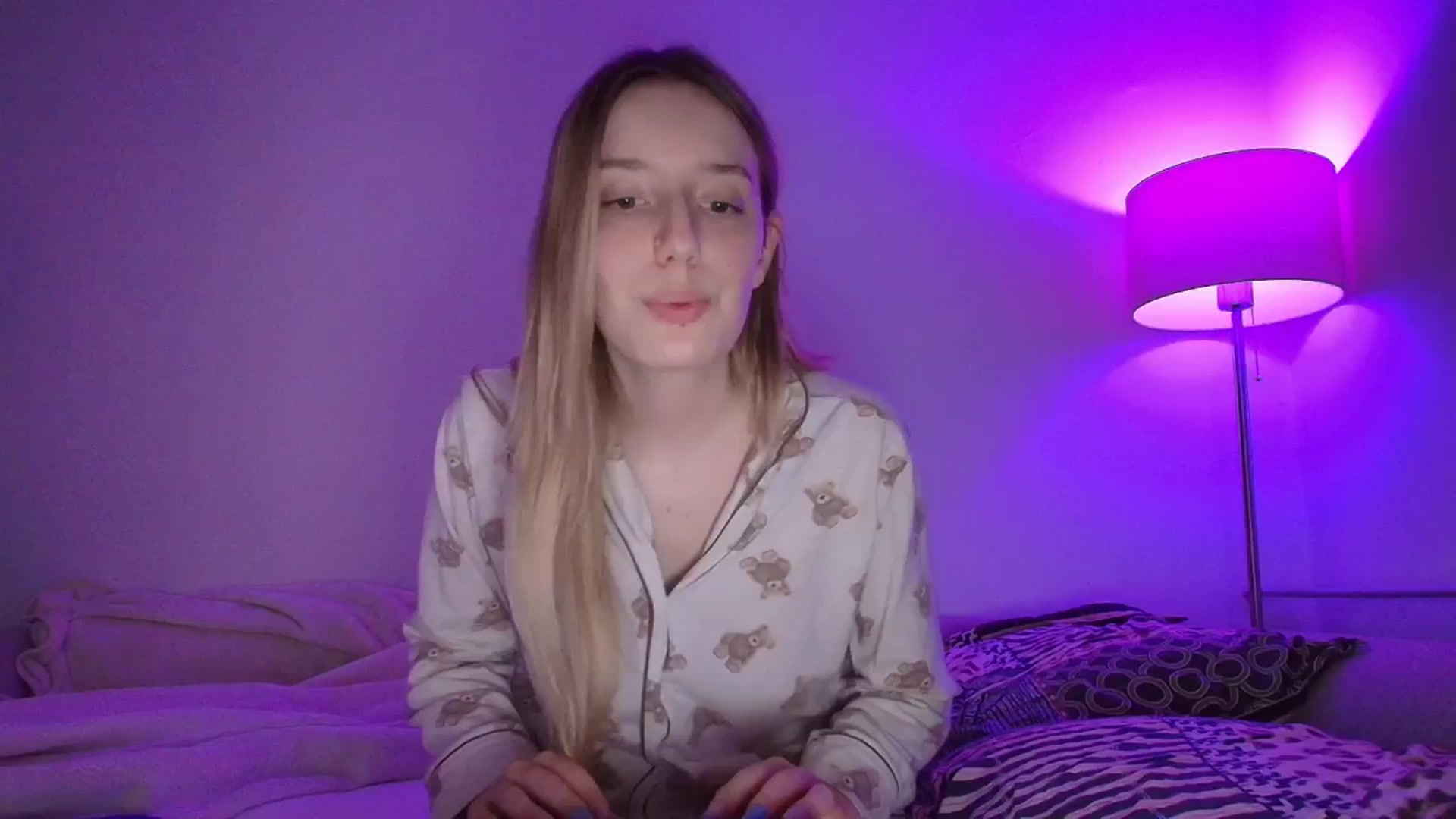 Gallery image thumbnail from Elenaxkiss's myfreecams stream on, 04/17/2026, 22:27 image 2 of 20