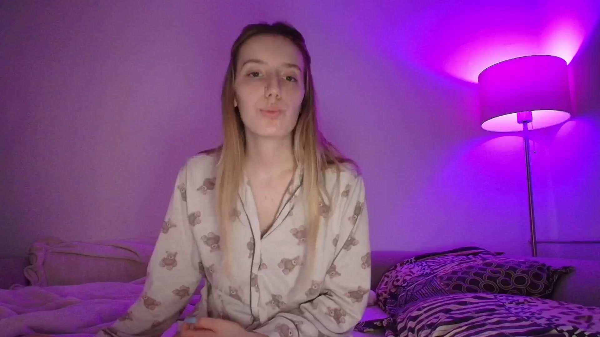 Gallery image thumbnail from Elenaxkiss's myfreecams stream on, 04/17/2026, 22:27 image 6 of 20