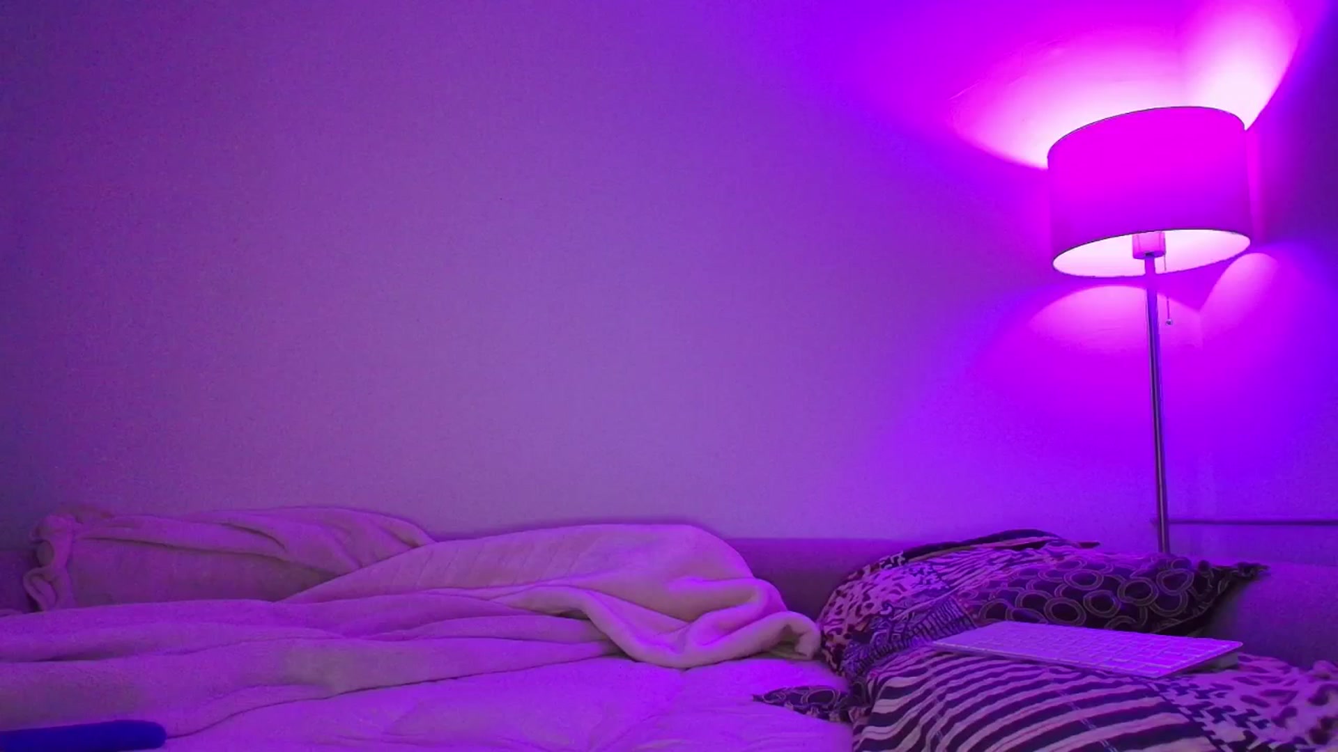 Gallery image thumbnail from Elenaxkiss's myfreecams stream on, 04/17/2026, 22:27 image 1 of 20