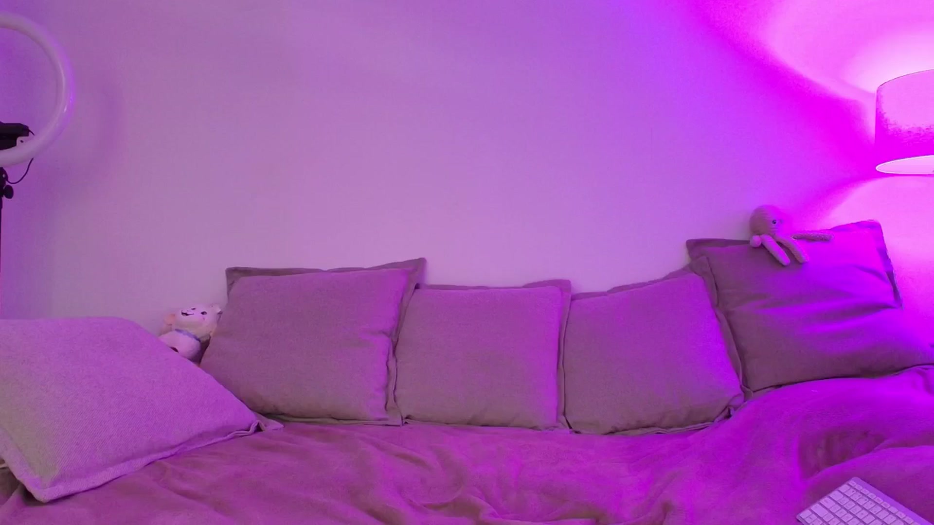 Gallery image thumbnail from Elenaxkiss's myfreecams stream on, 04/18/2026, 10:35 image 6 of 20