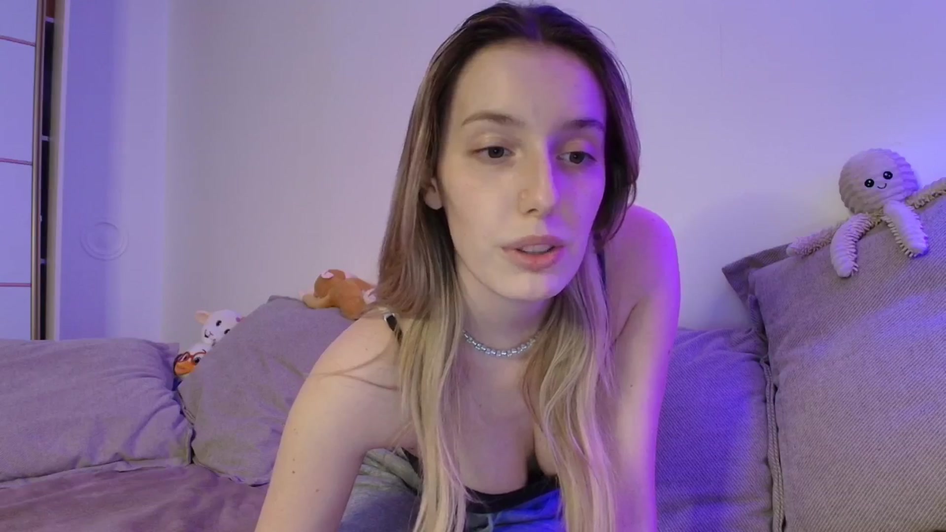 Gallery image thumbnail from Elenaxkiss's myfreecams stream on, 04/19/2026, 18:01 image 6 of 20