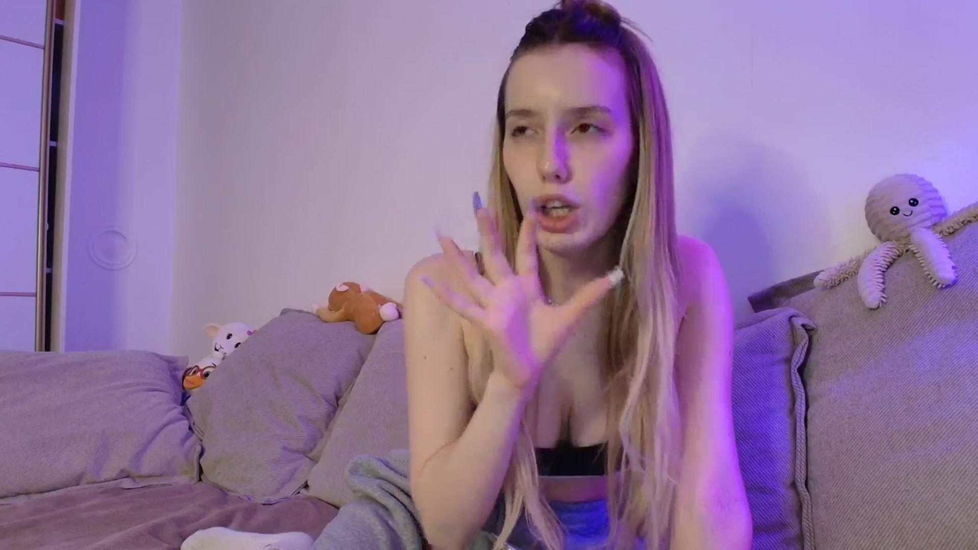 Gallery image thumbnail from Elenaxkiss's myfreecams stream on, 04/19/2026, 18:01 image 19 of 20