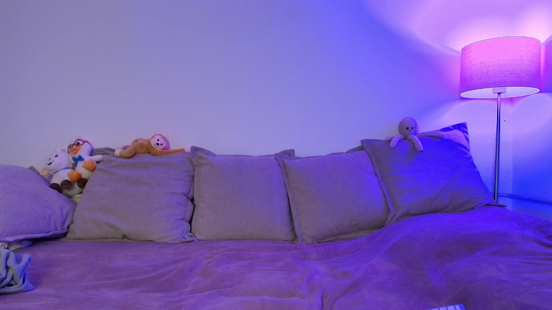 Gallery image thumbnail from Elenaxkiss's myfreecams stream on, 04/20/2026, 08:20 image 20 of 20